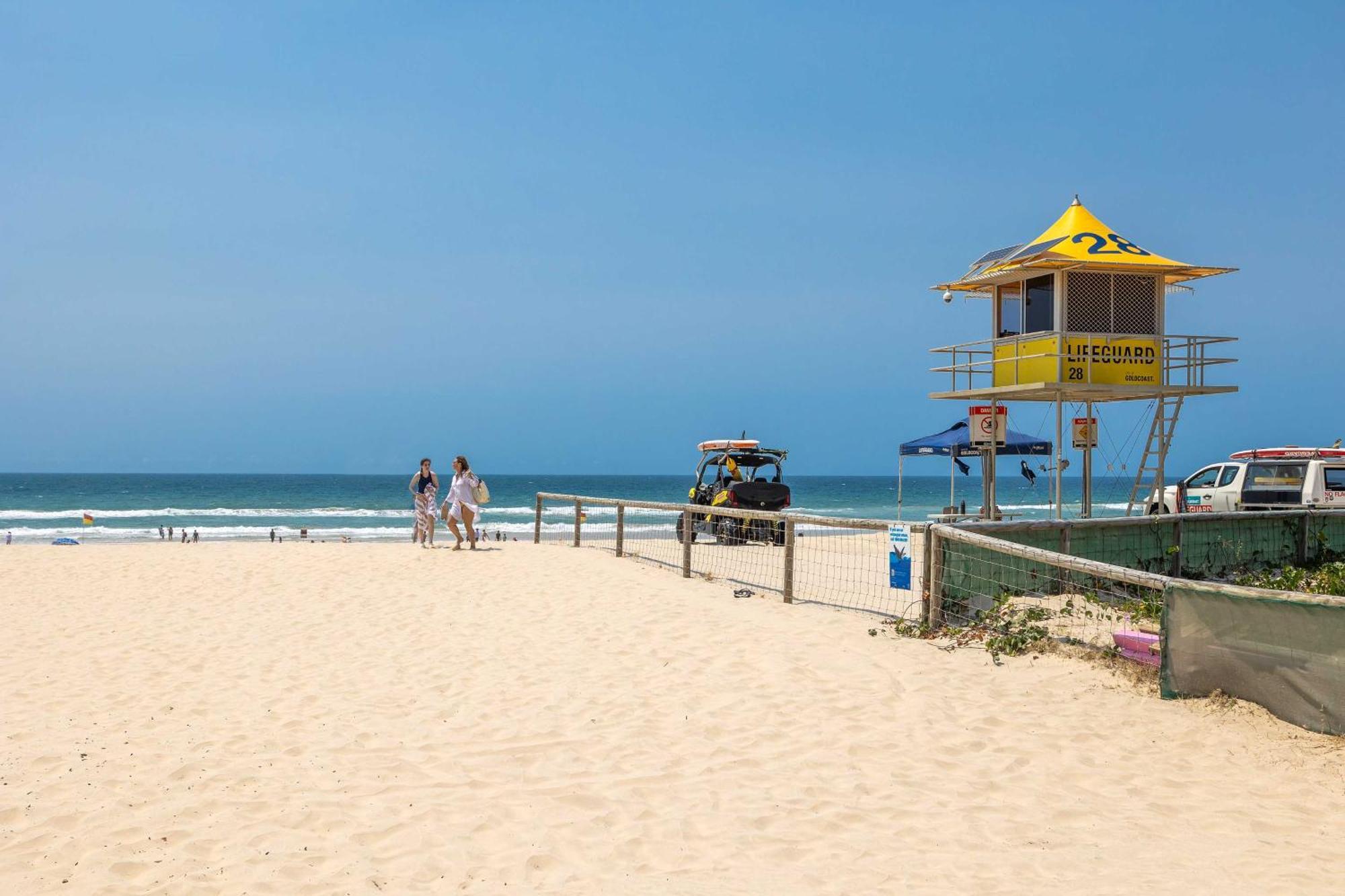Sandy Shores - Large Family Retreat * Gold Coast