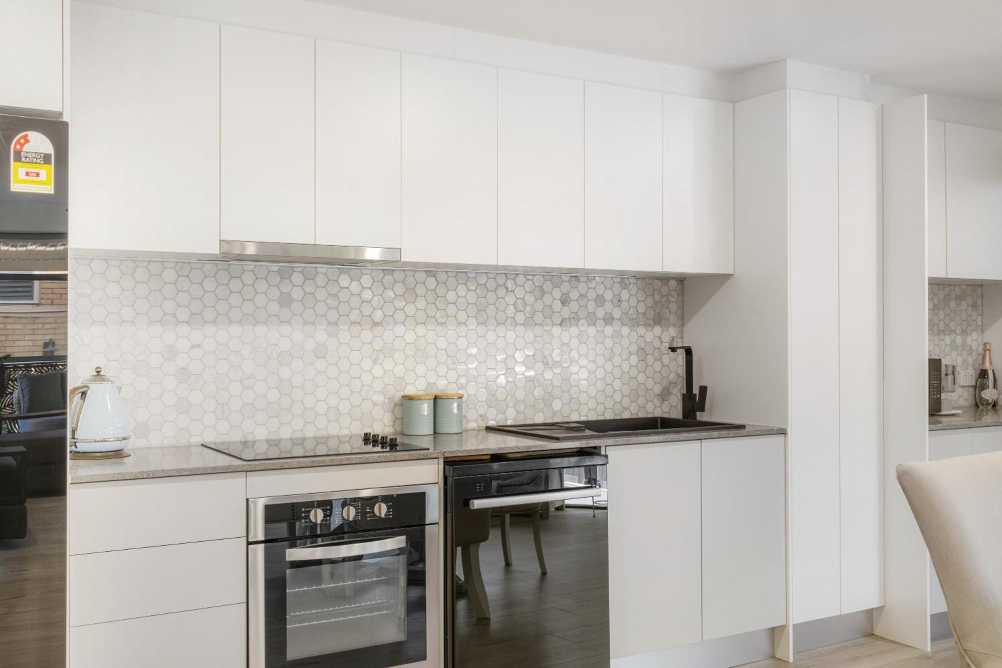 Surfside Court - Hosted By Burleigh Letting
