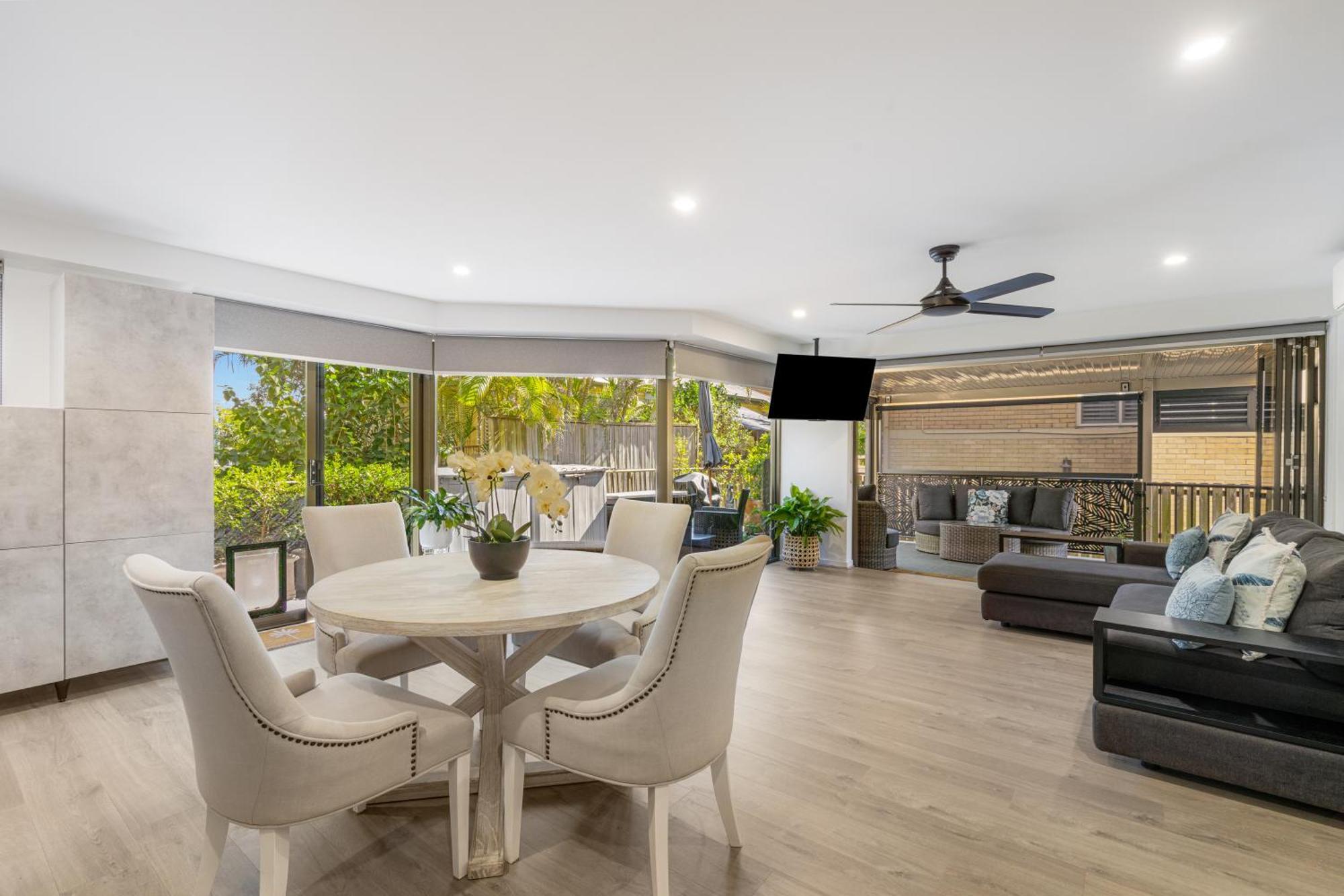 Surfside Court - Hosted By Burleigh Letting