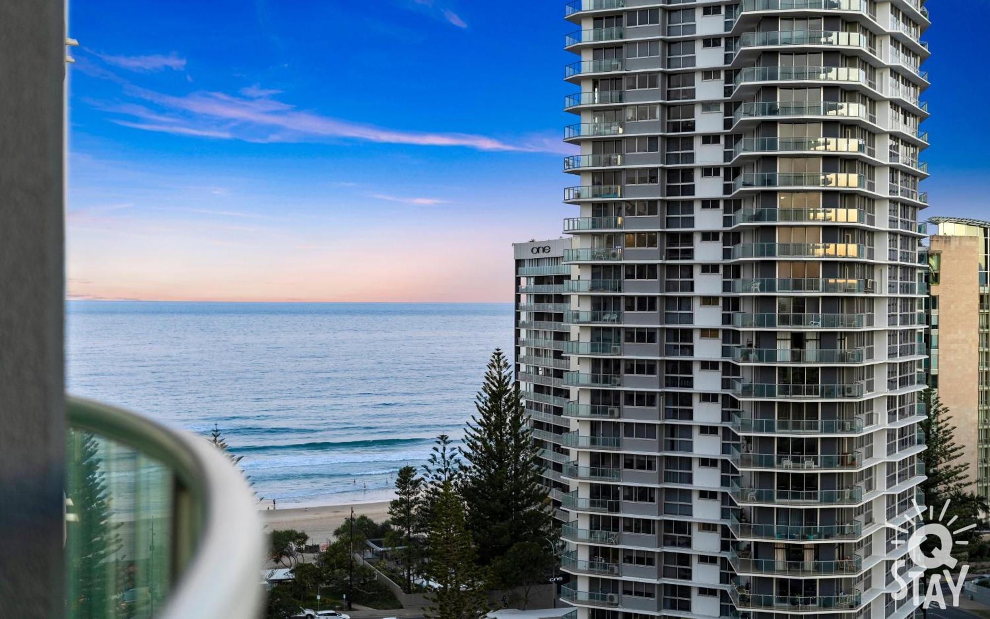 Legends Surfers Paradise Mid Week Madness Deal - Q Apartment Gold Coast