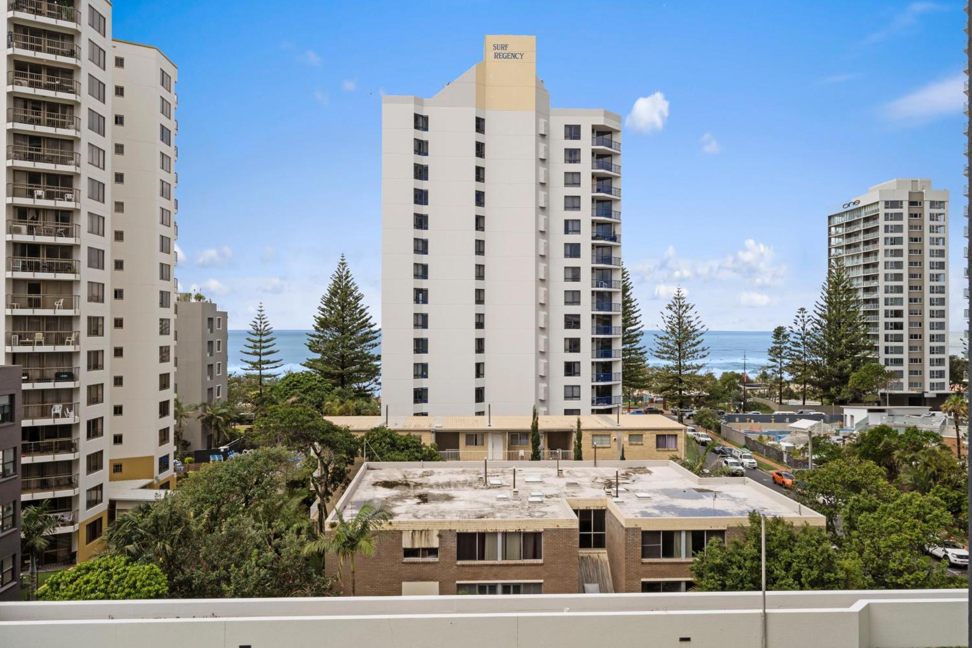 Apartment Legends Surfers Paradise Mid Week Madness Deal - Q