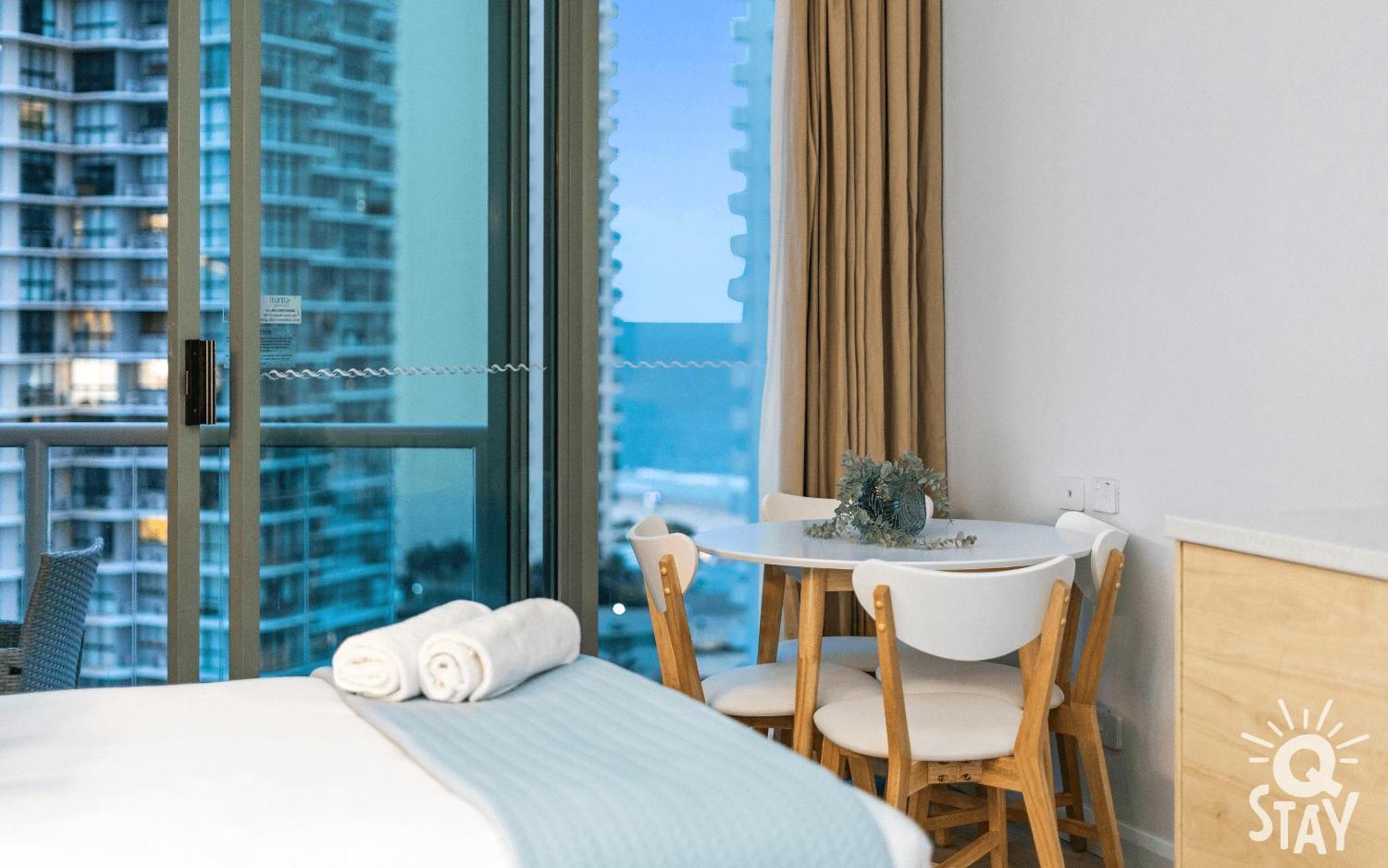 Apartment Legends Surfers Paradise Mid Week Madness Deal - Q Gold Coast