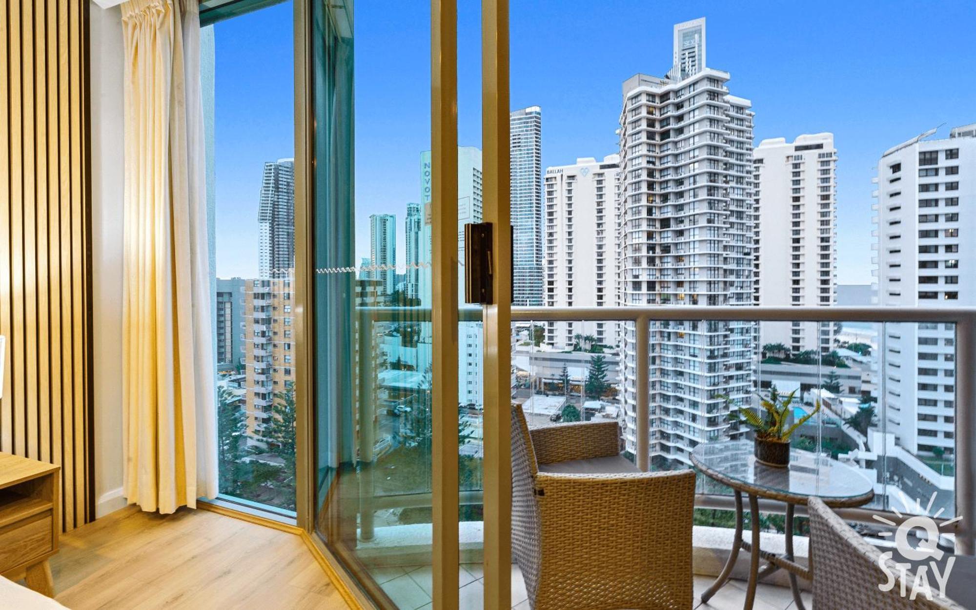 Legends Surfers Paradise Mid Week Madness Deal - Q *
