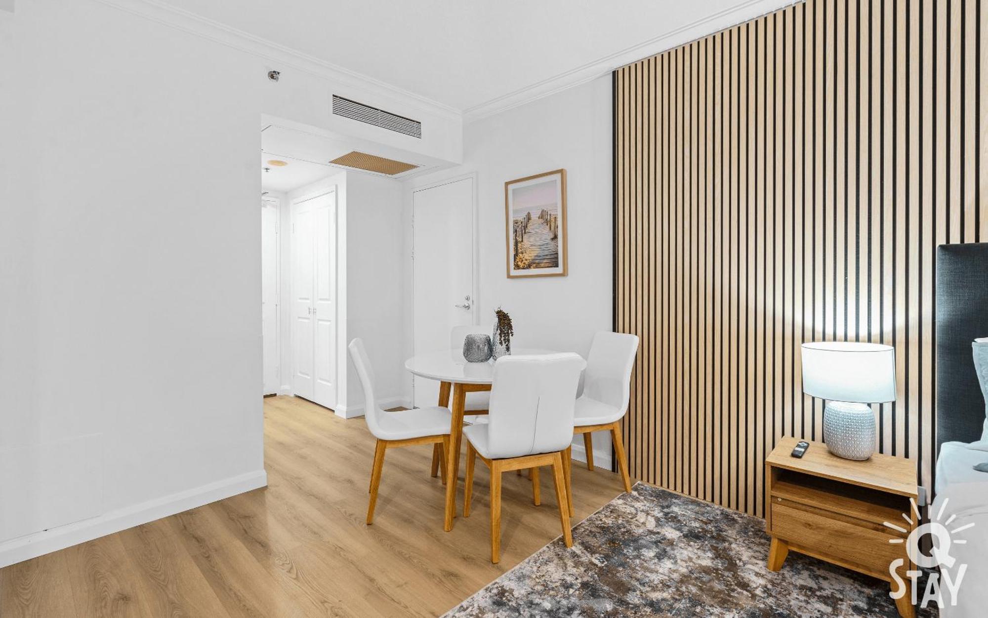 Apartment Legends Surfers Paradise Mid Week Madness Deal - Q