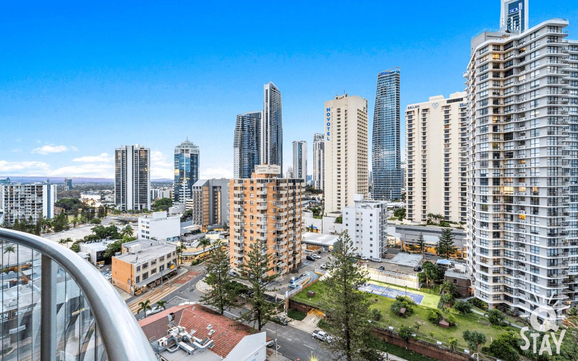 Apartment Legends Surfers Paradise Mid Week Madness Deal - Q Gold Coast