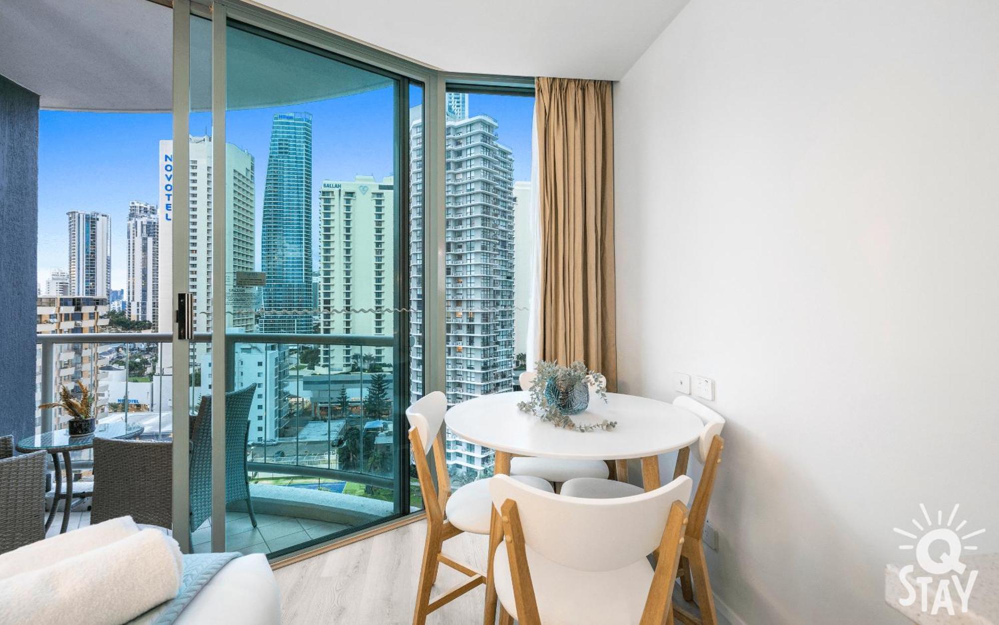 Legends Surfers Paradise Mid Week Madness Deal - Q * Gold Coast