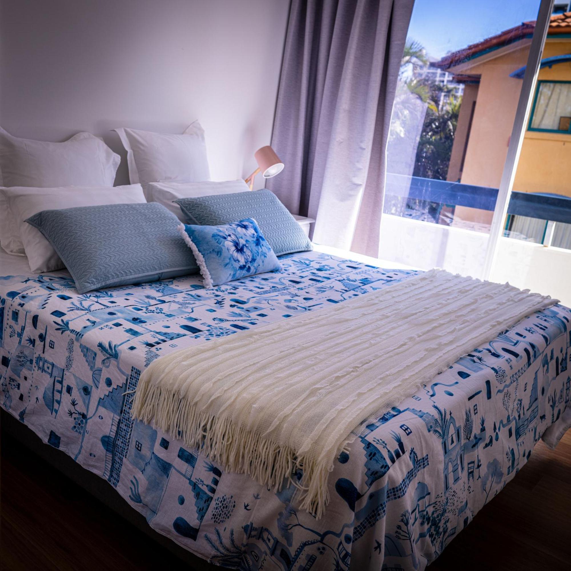 Entire Beachside 2 Bedroom Unit * Gold Coast