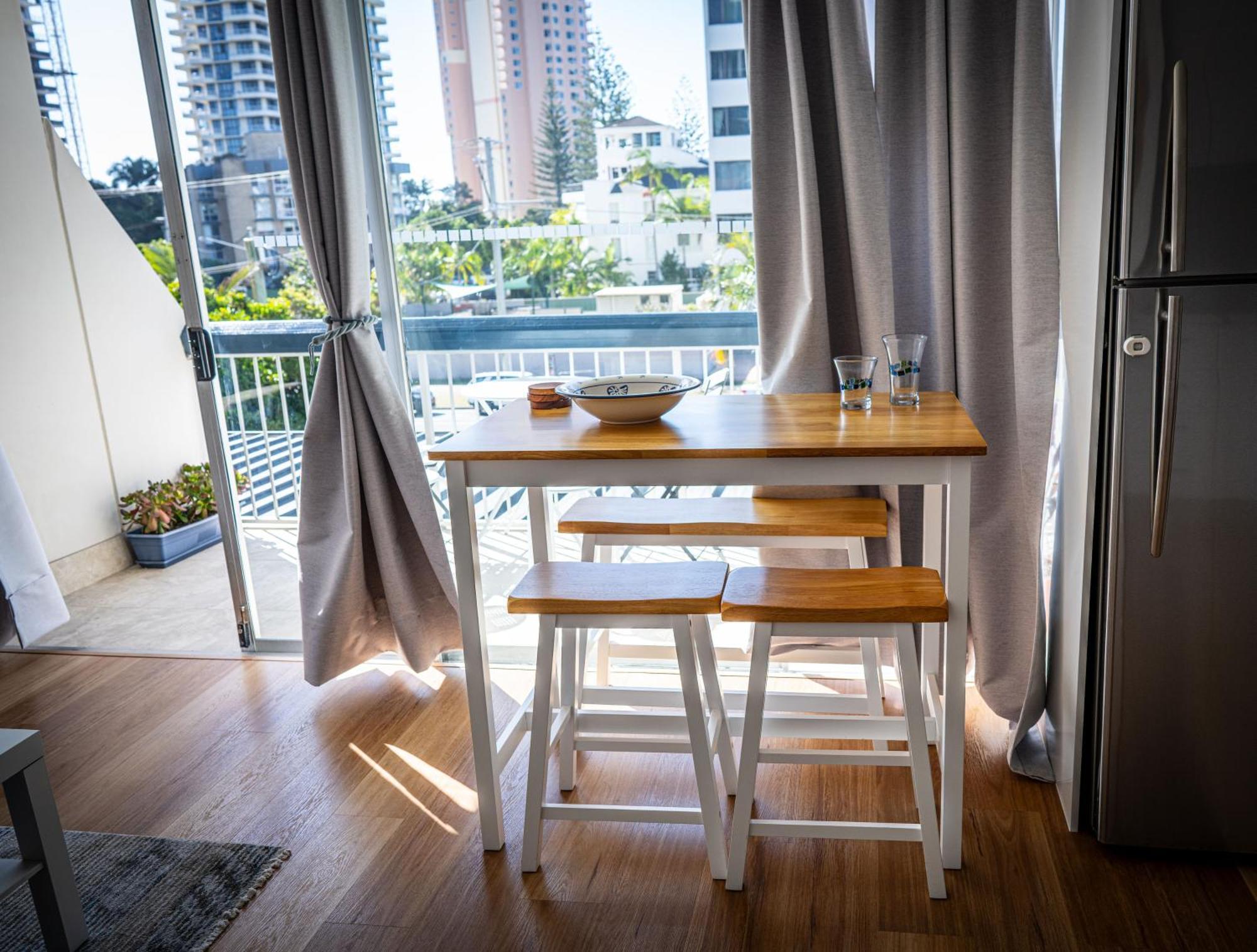 Entire Beachside 2 Bedroom Unit Apartment Gold Coast
