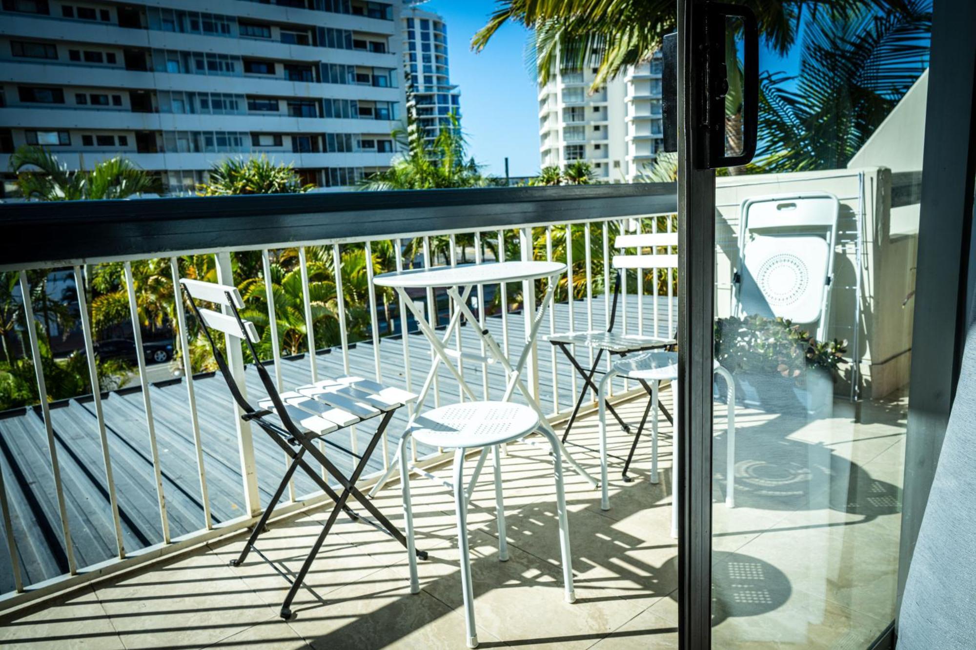 Entire Beachside 2 Bedroom Unit Apartment