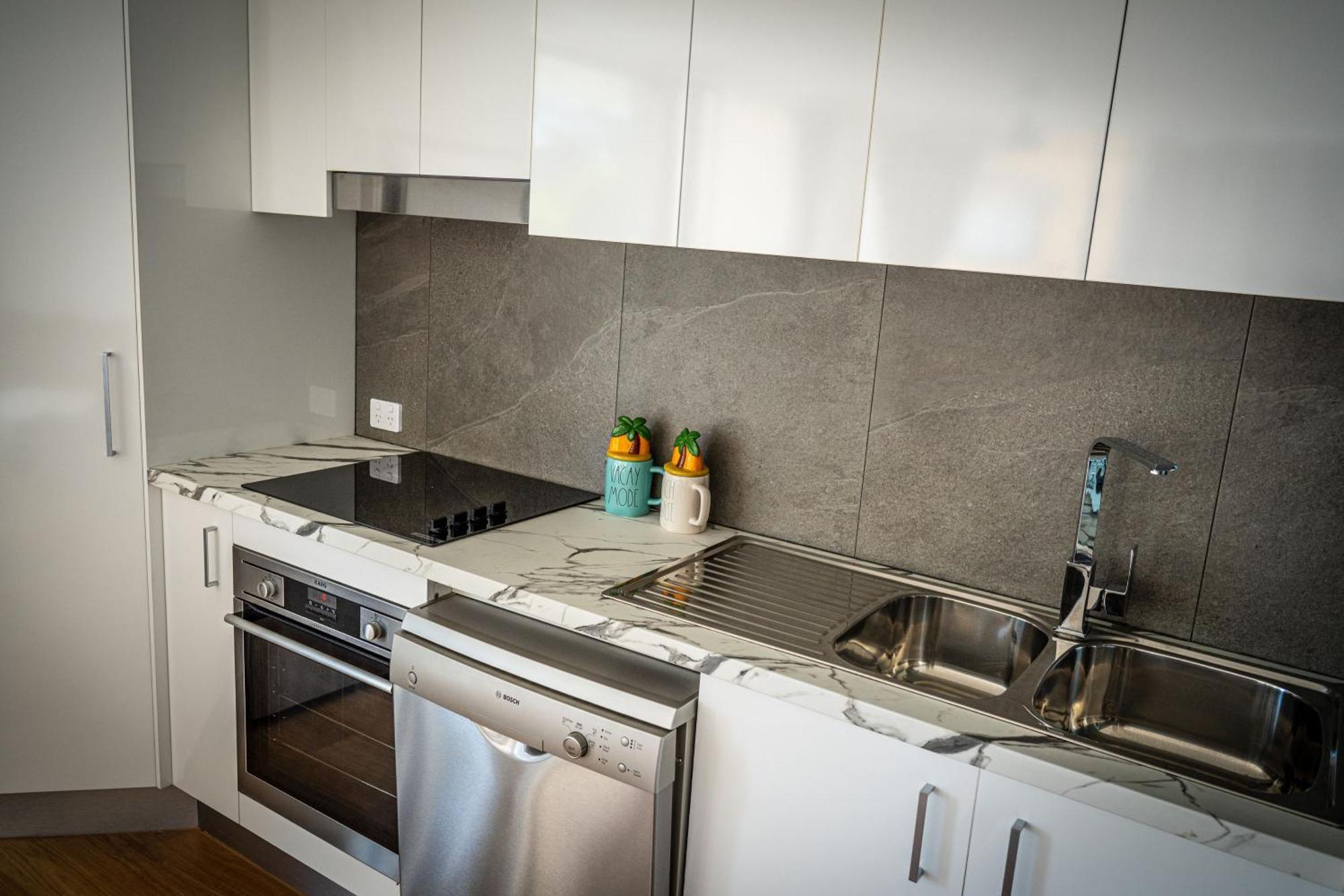 Entire Beachside 2 Bedroom Unit Apartment *
