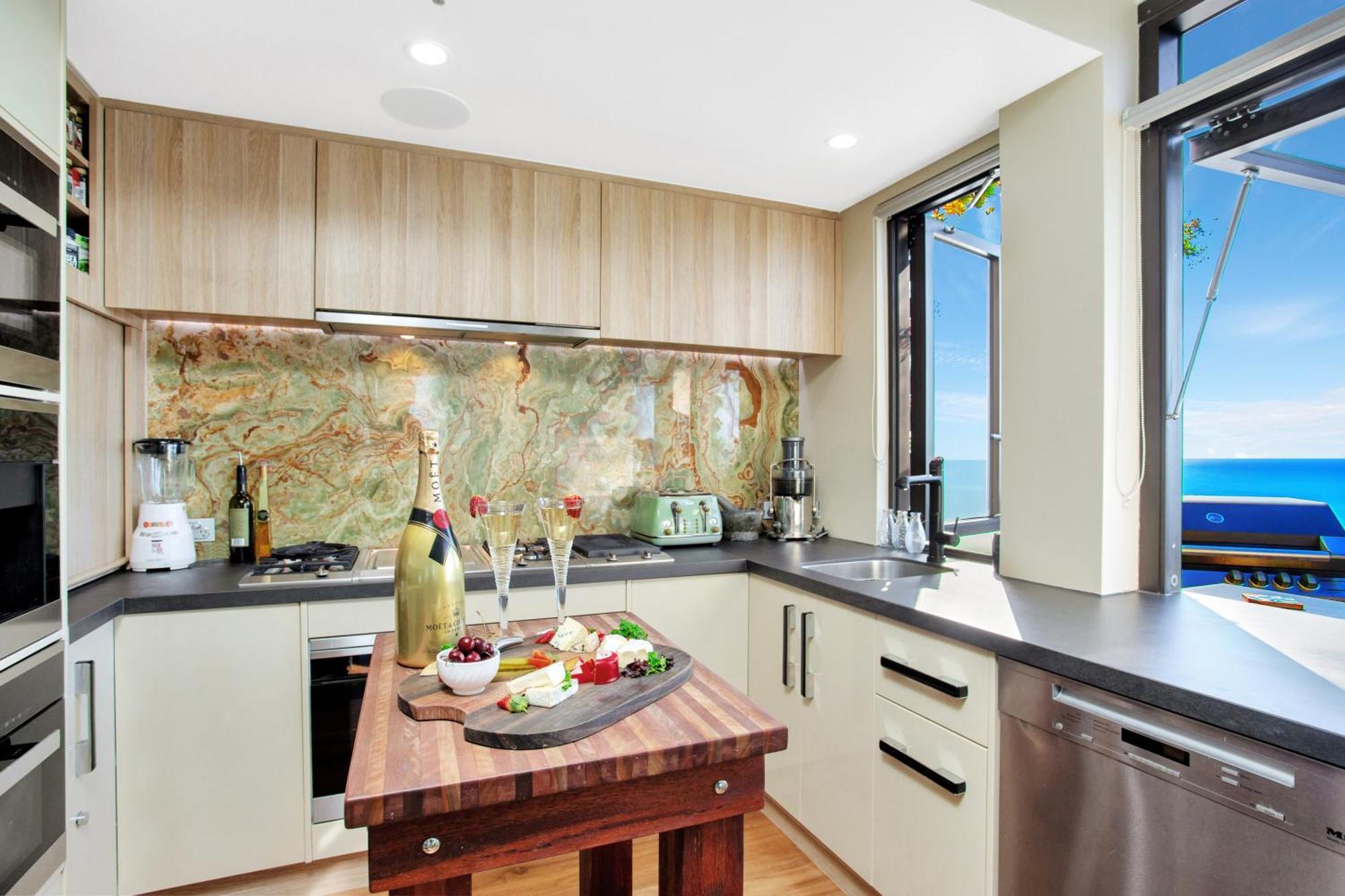 Burleigh Esplanade Aparthotel