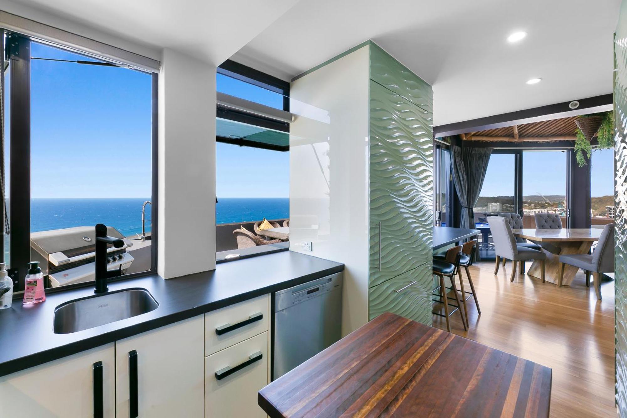 Burleigh Esplanade Aparthotel