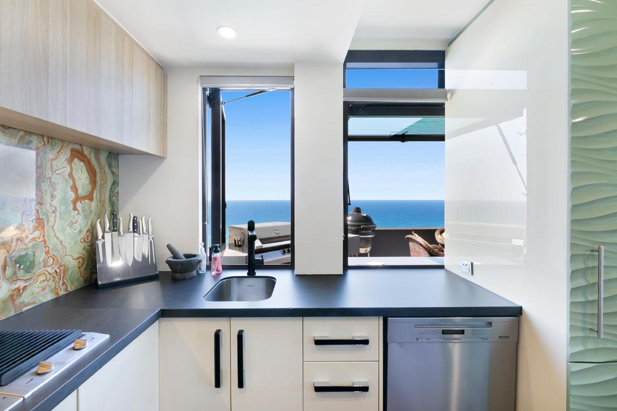 Aparthotel Burleigh Esplanade 4*