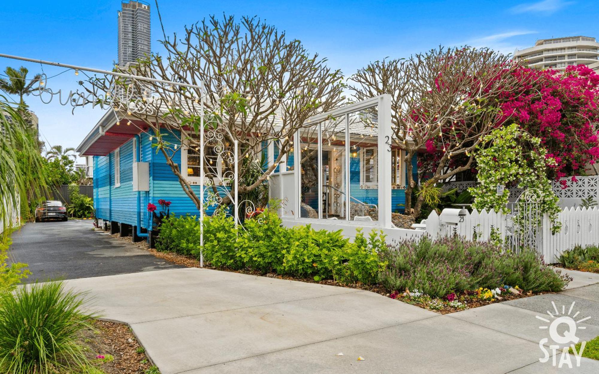 3 Bedroom Villa's In Surfers Paradise - Q *