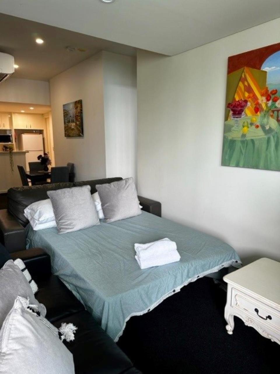Apartment Exquisitely Furnished 2 Bedroom Apartment!