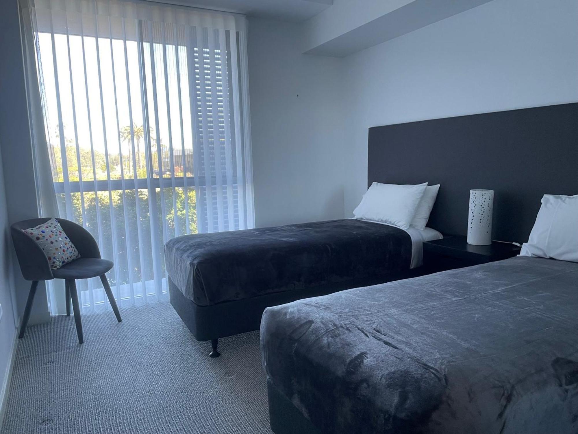 Signature Waterfront Aparthotel 4*