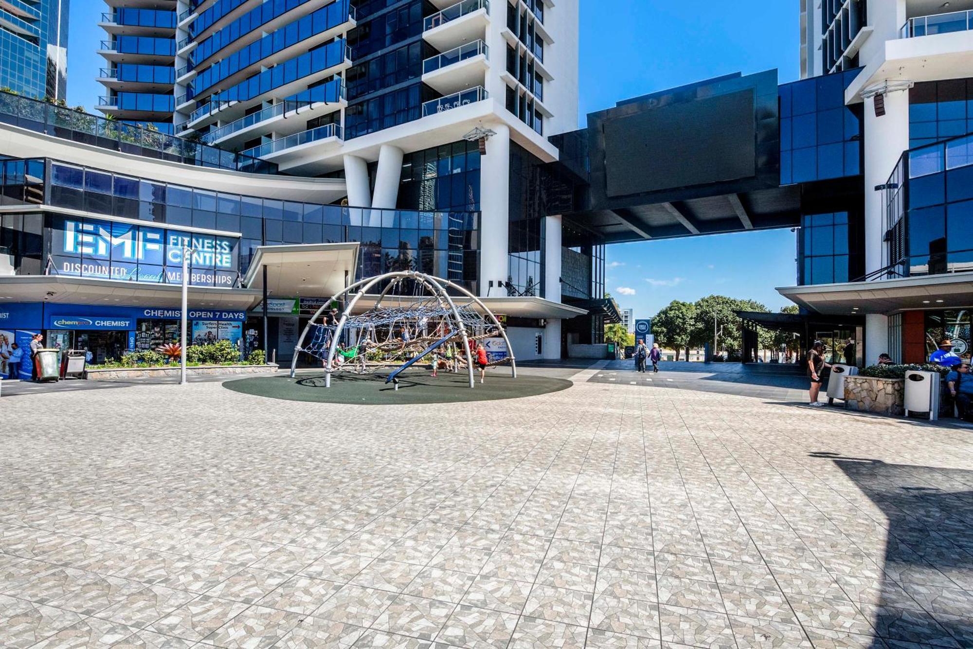 Ocean Views! - One Bedroom With - From Level 9 - Circle On Cavill - Self Contained & Privately Managed - Wow Gold Coast