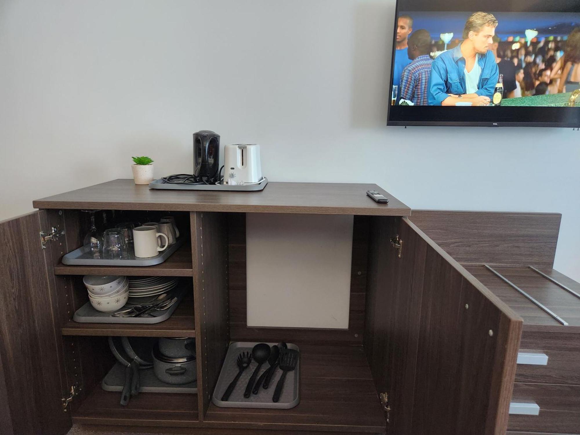Apartment Surfers Ocean View. Large Fridge, Washing Machine, Wifi