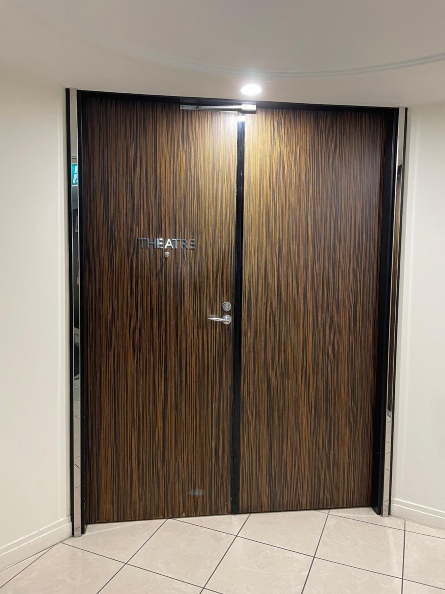 Milhaven At Chevron Renaissance Tower Apartment *