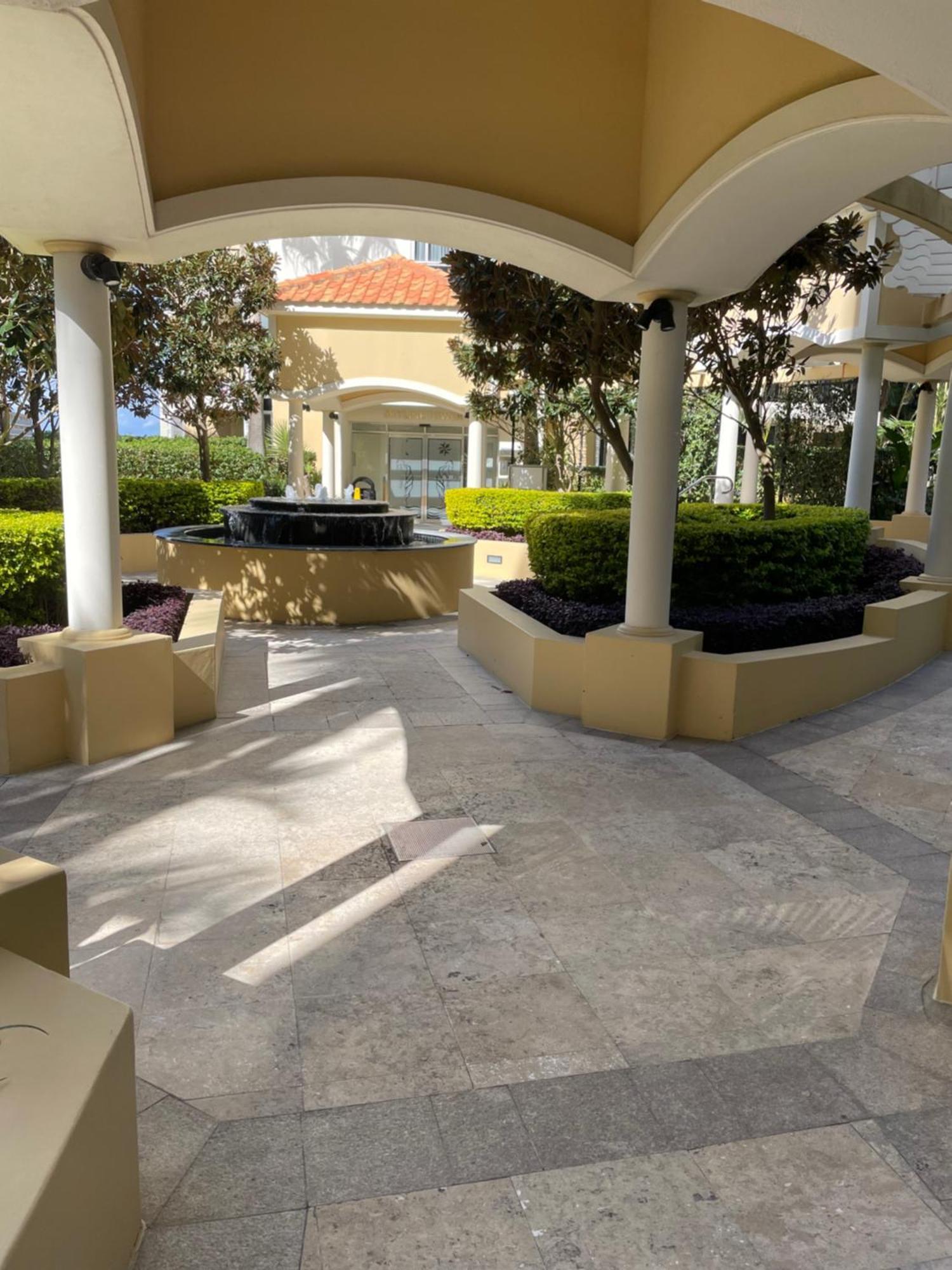 Apartment Milhaven At Chevron Renaissance Tower