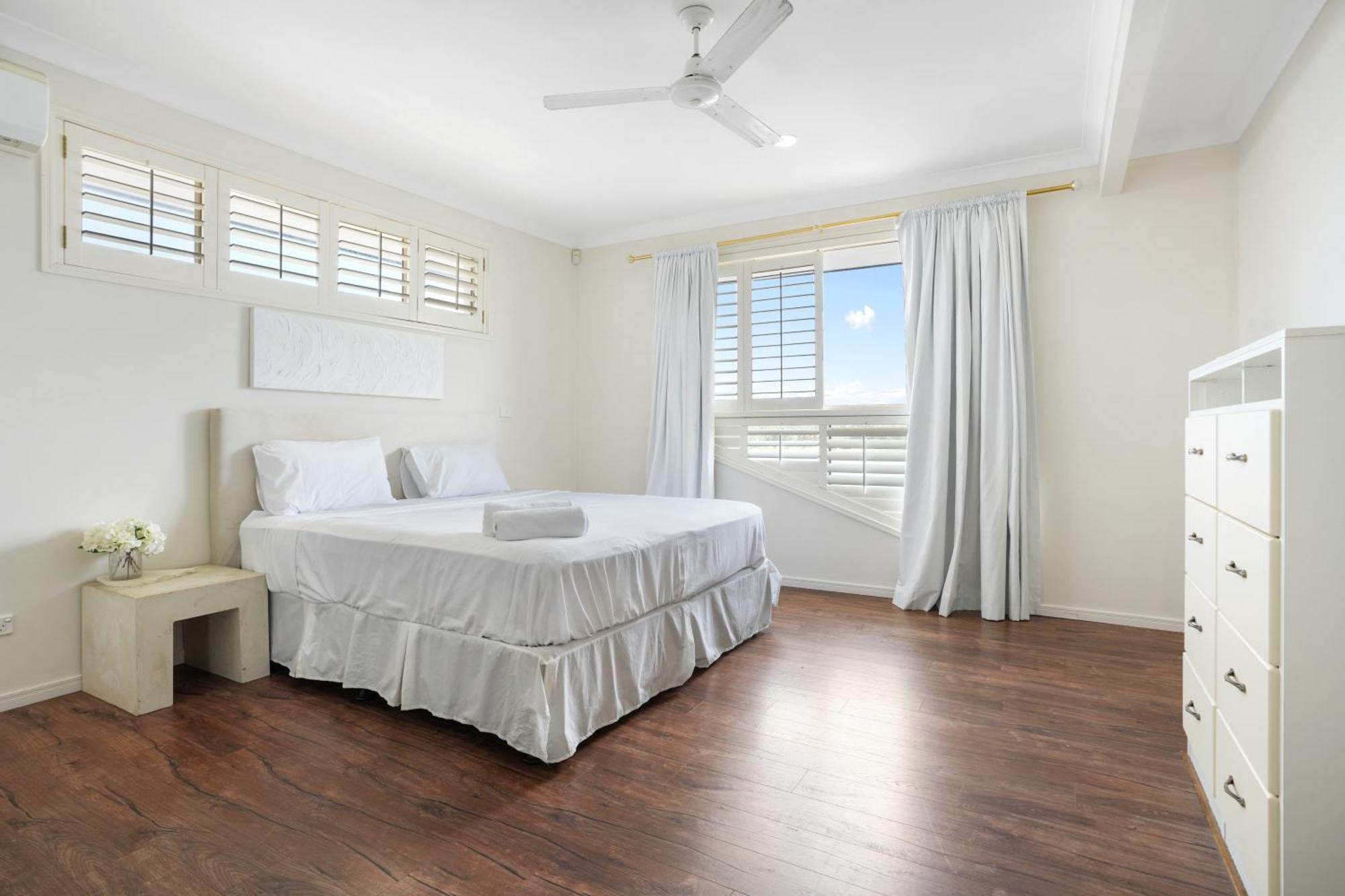 Casa de férias Mansion On Water, Sleeps 17 People! Great For Families Hosting And Groups Of People, Very Central, 10 Minutes From The And Shops
