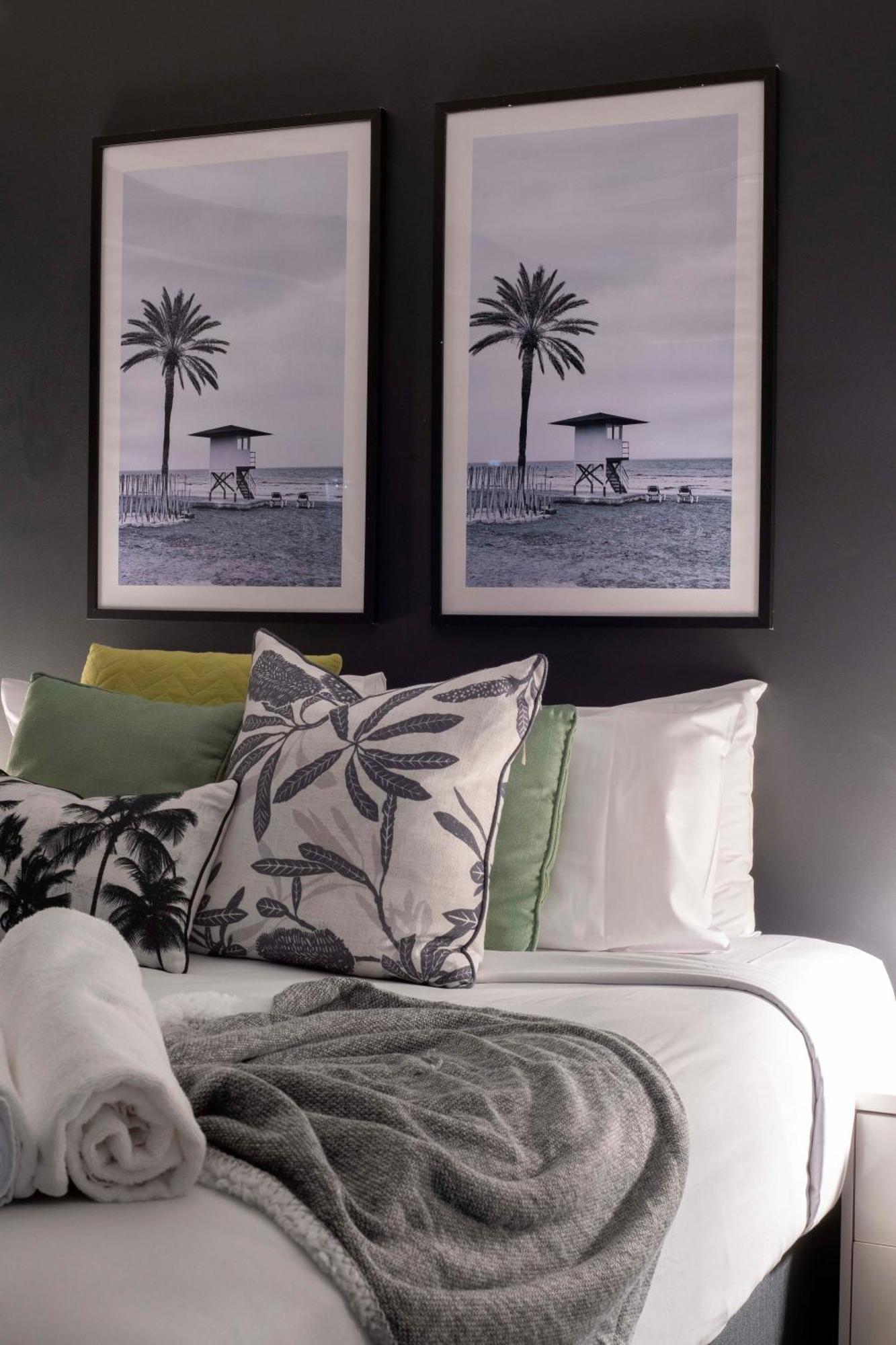 Two Bedroom Self Contained - Circle On Cavill - Privately Managed Apartment *