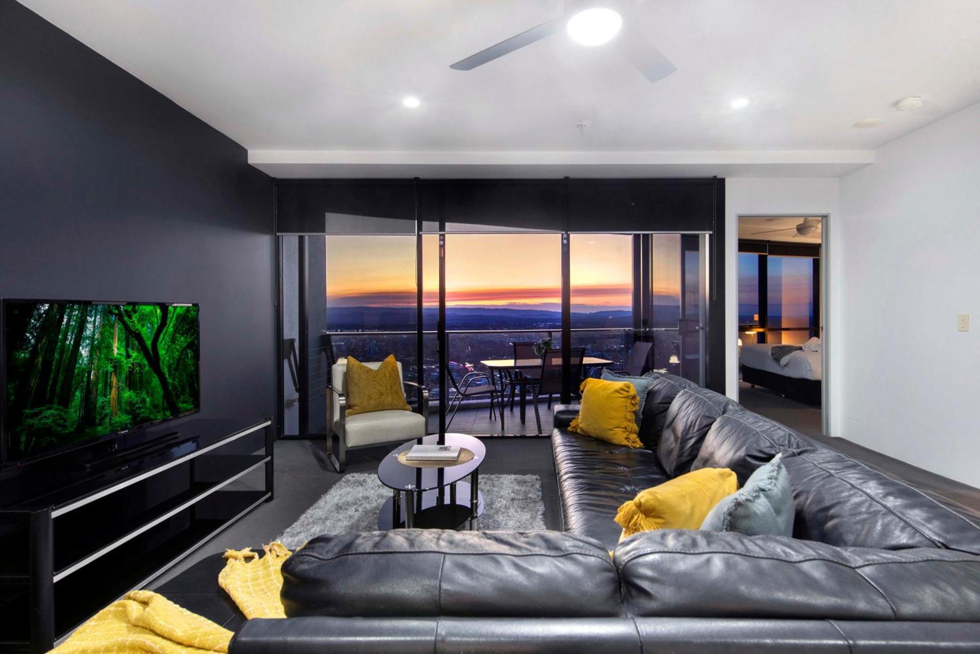 Two Bedroom Self Contained - Circle On Cavill - Privately Managed Gold Coast