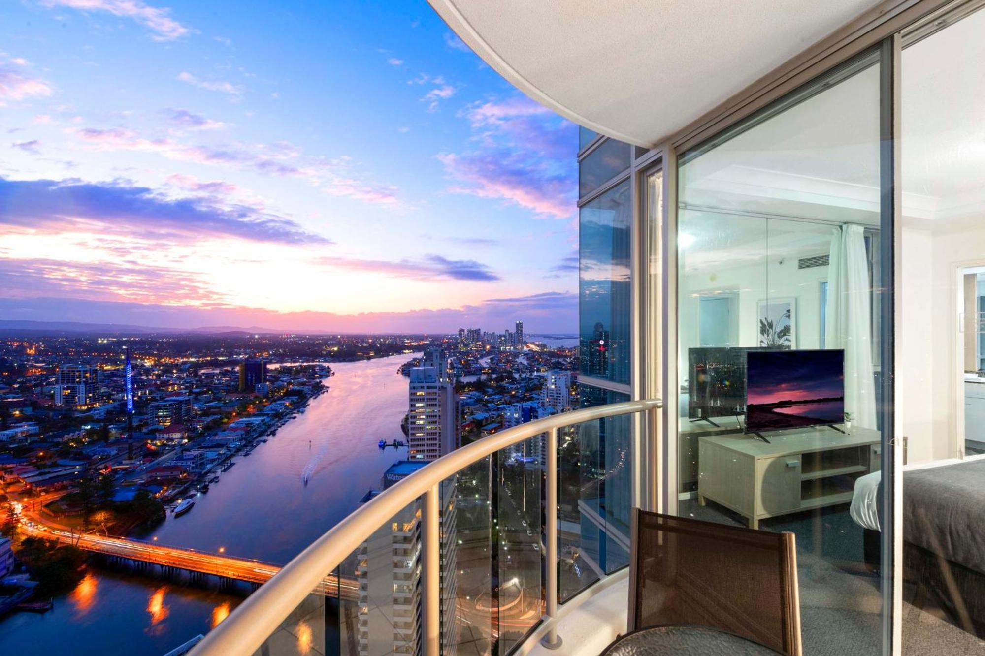 Apartment Self Contained At Chevron Renaissance - Privately Managed - Wow Gold Coast