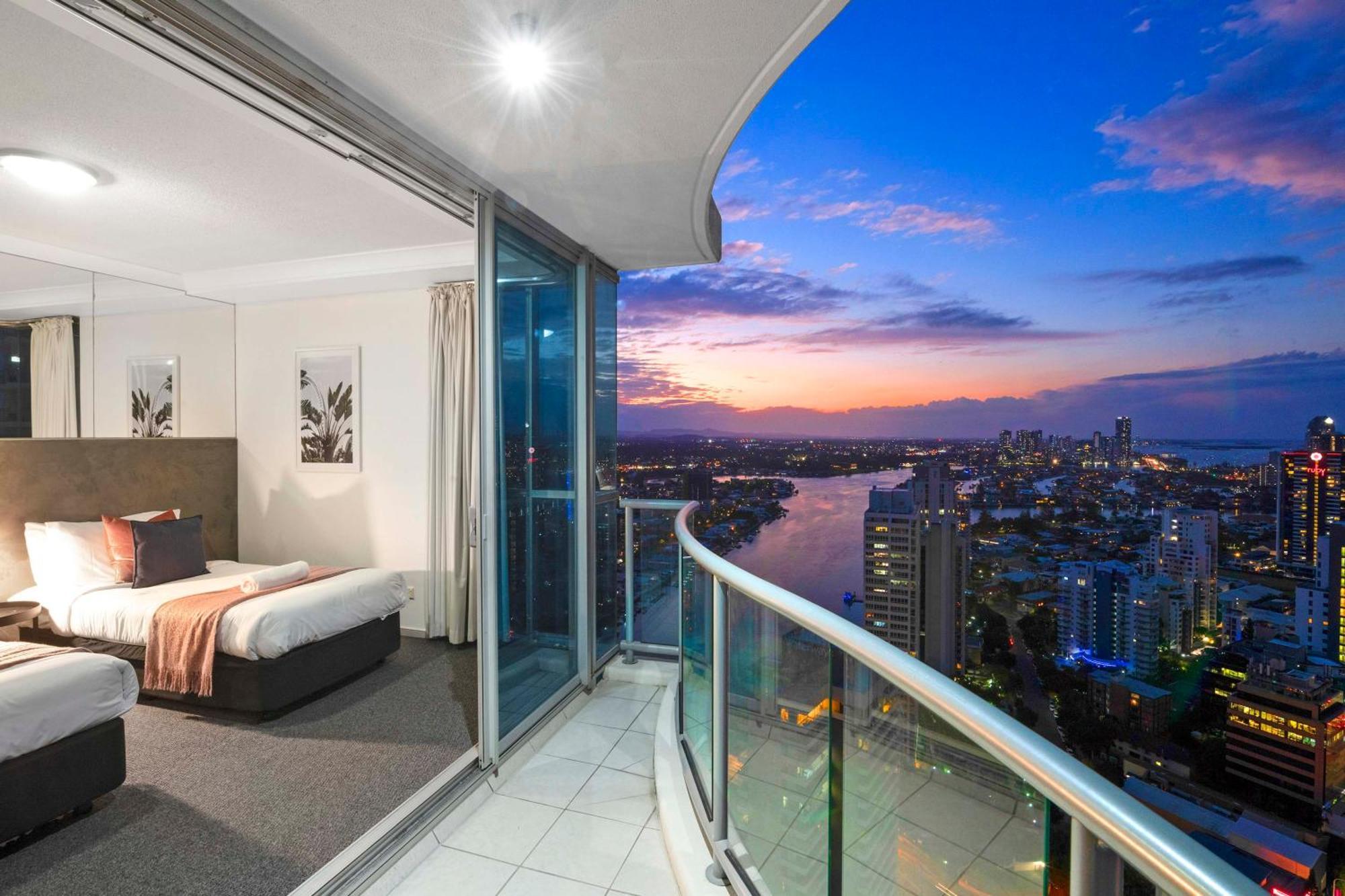 Self Contained At Chevron Renaissance - Privately Managed - Wow * Gold Coast