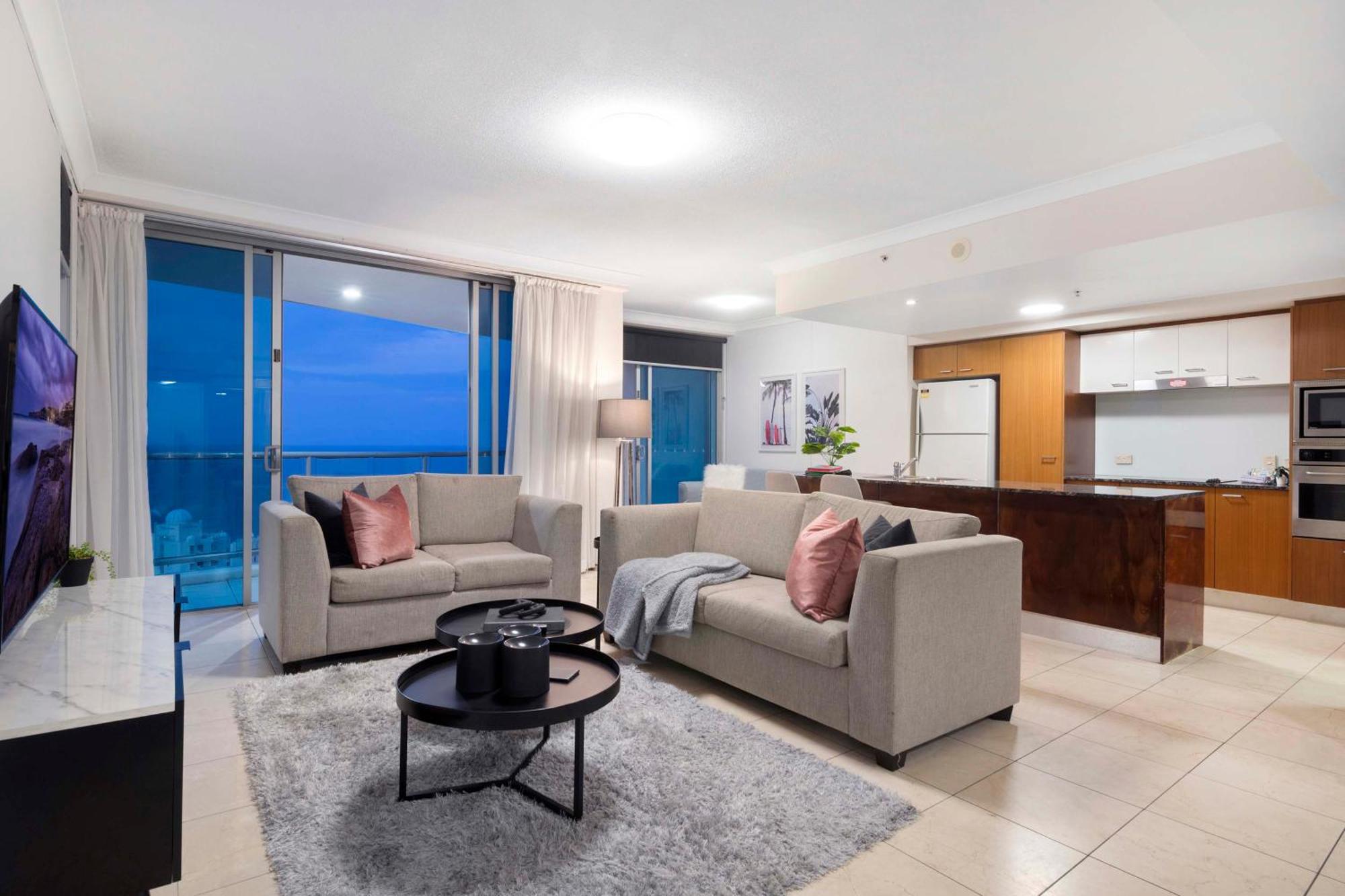 Self Contained At Chevron Renaissance - Privately Managed - Wow