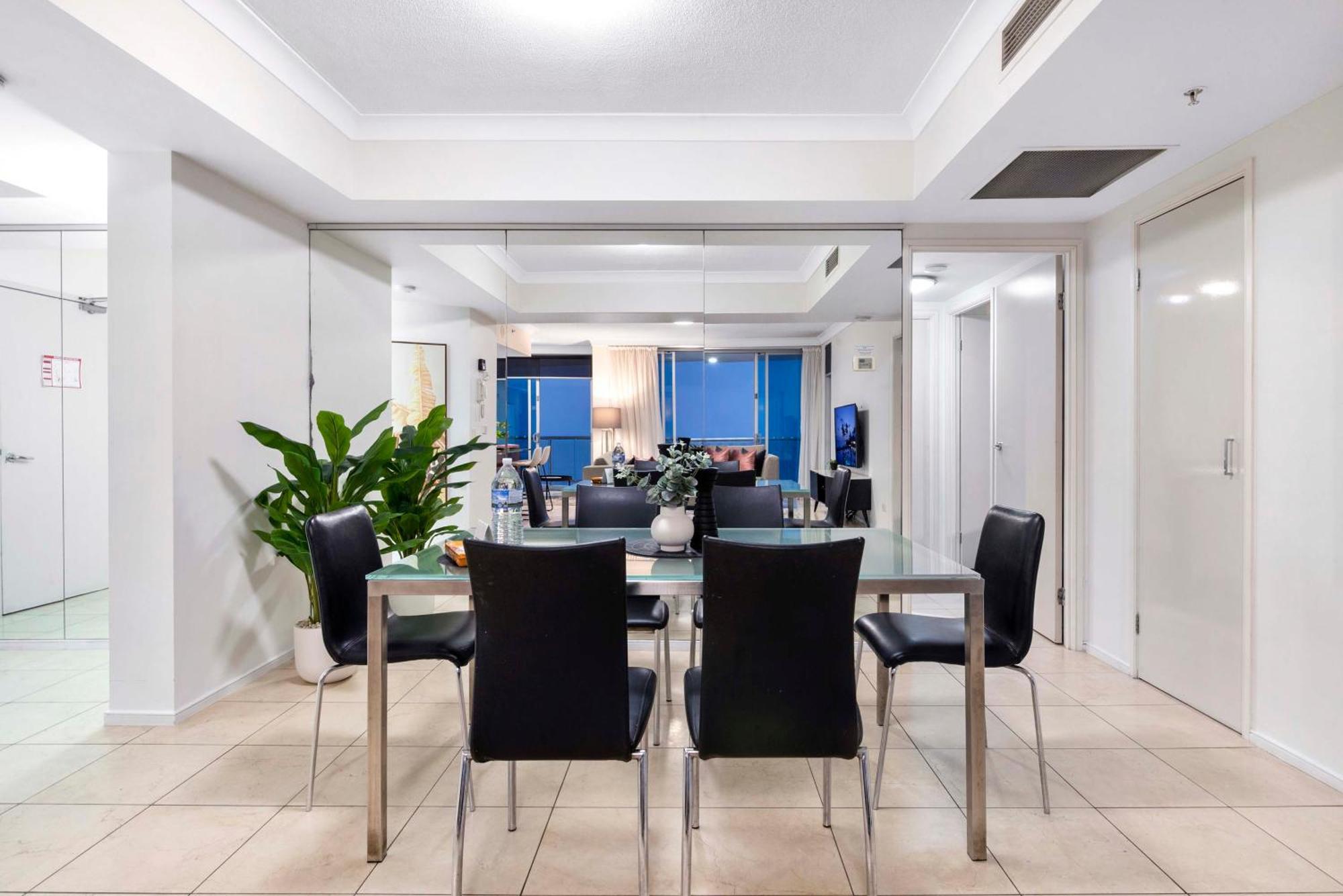 Self Contained At Chevron Renaissance - Privately Managed - Wow