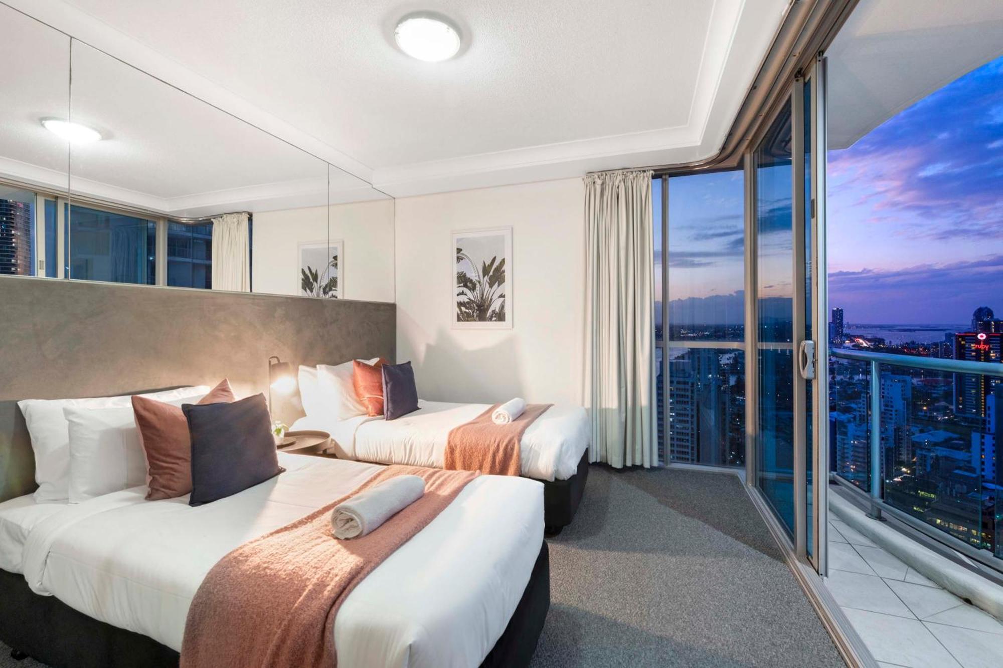 Self Contained At Chevron Renaissance - Privately Managed - Wow *