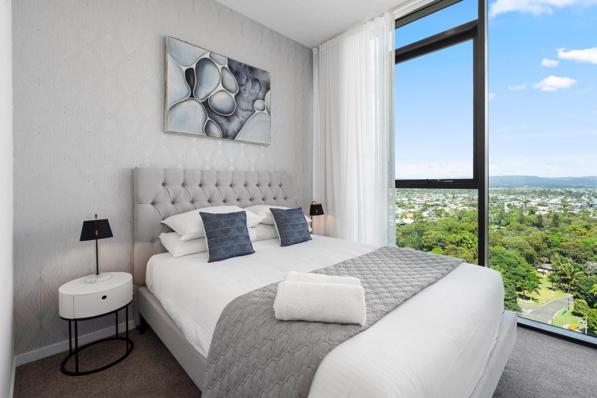 The Gallery Pure Luxary Sleeps 6 - Optimise Gold Coast