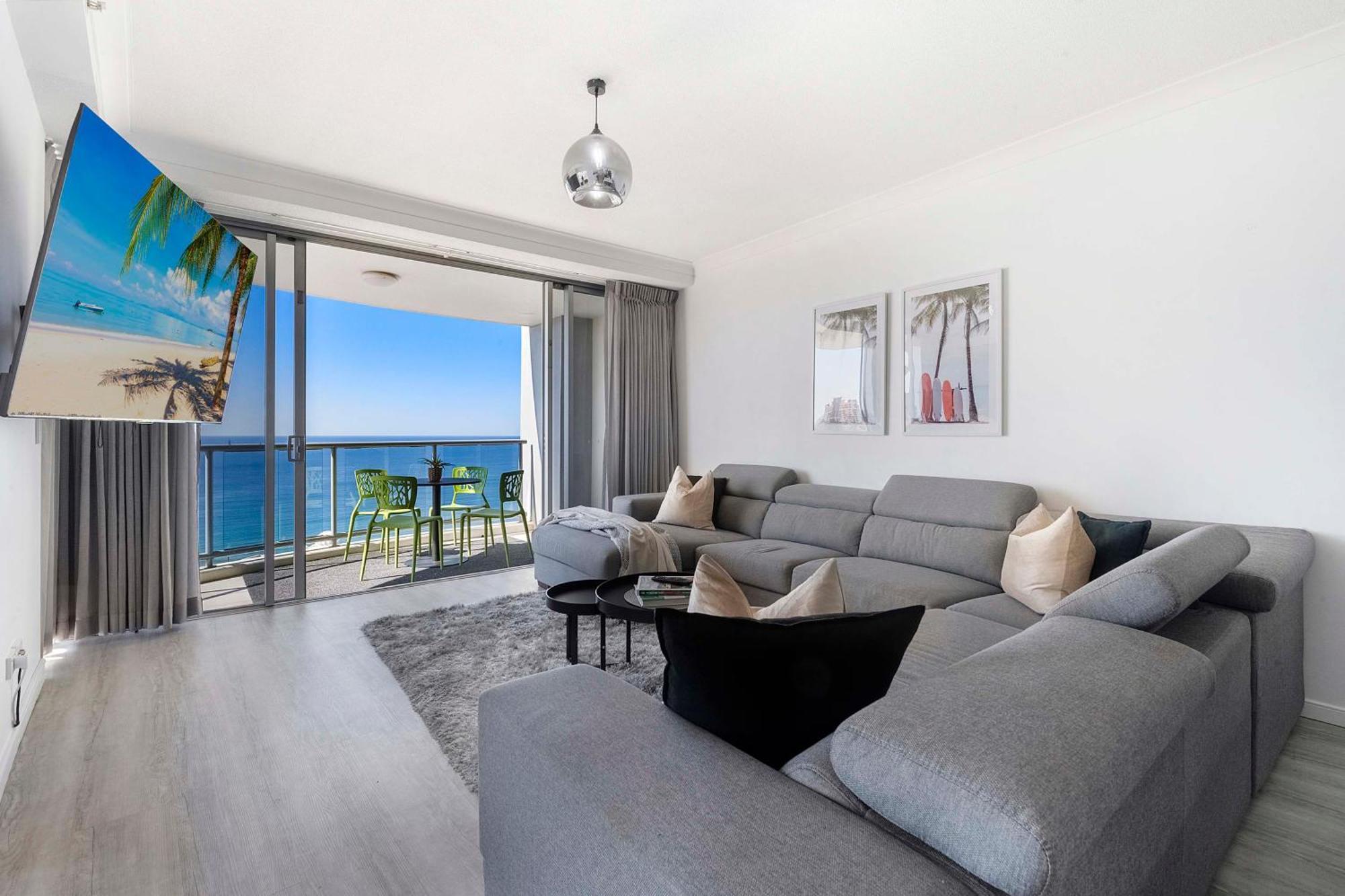 Chevron Renaissance - Self Contained & Privately Managed Apartment *