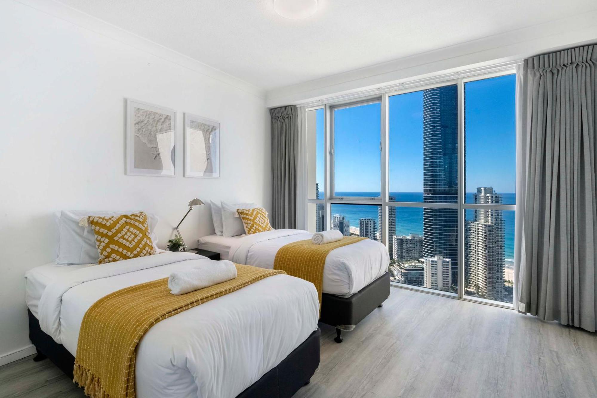 Chevron Renaissance - Self Contained & Privately Managed Apartment