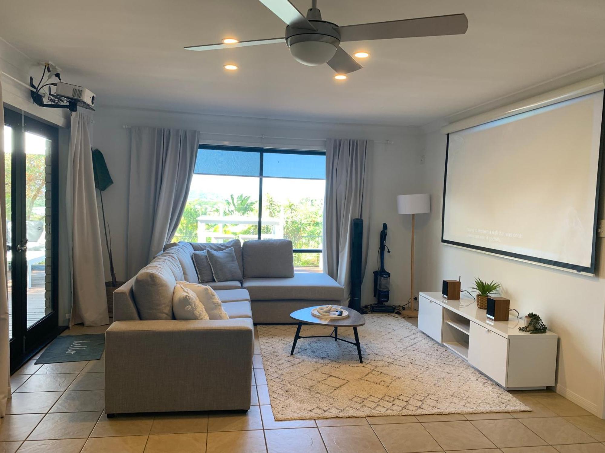 Uninterrupted Uphill View & Big Pool * Gold Coast