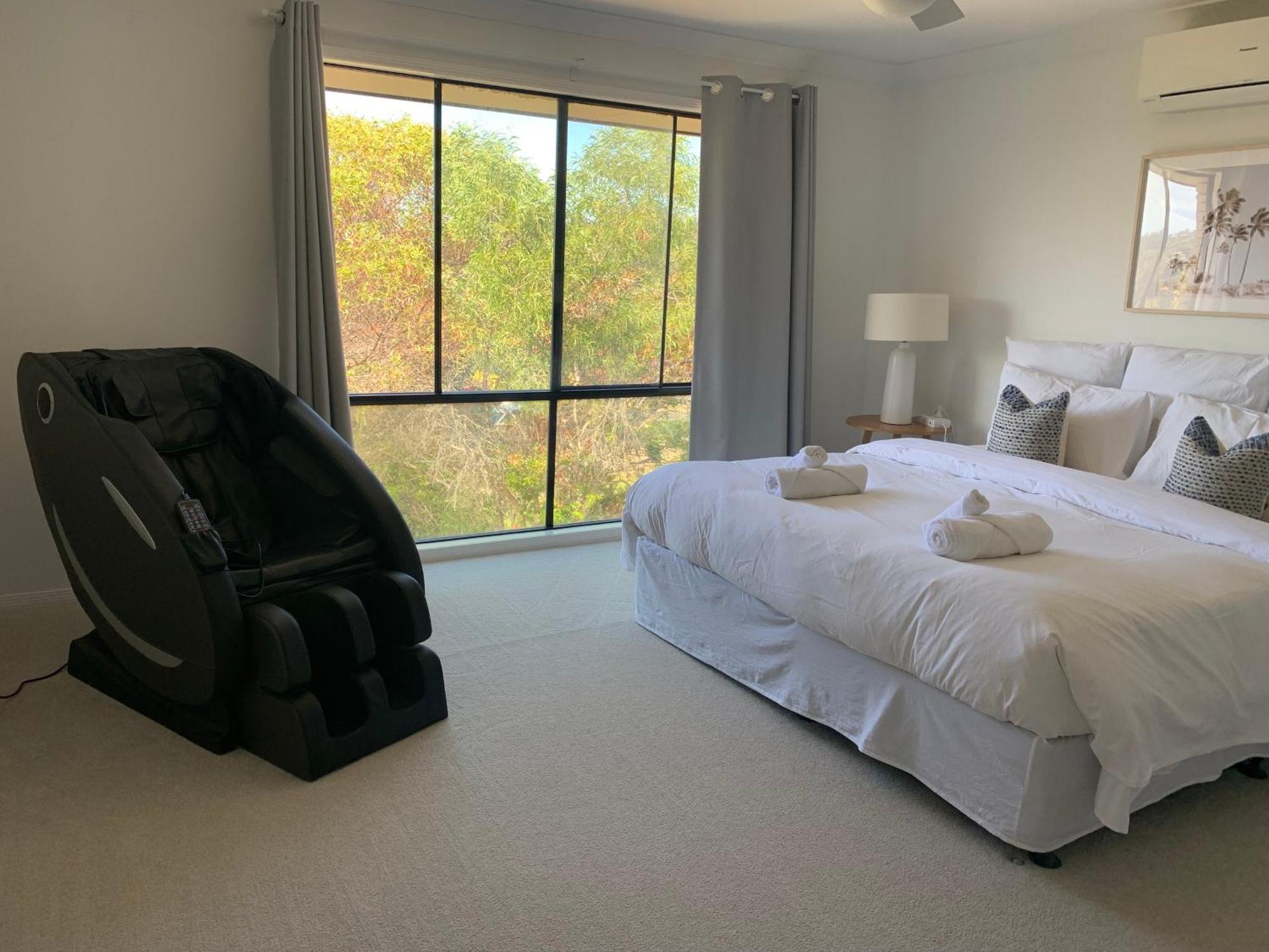 Uninterrupted Uphill View & Big Pool Holiday home Gold Coast