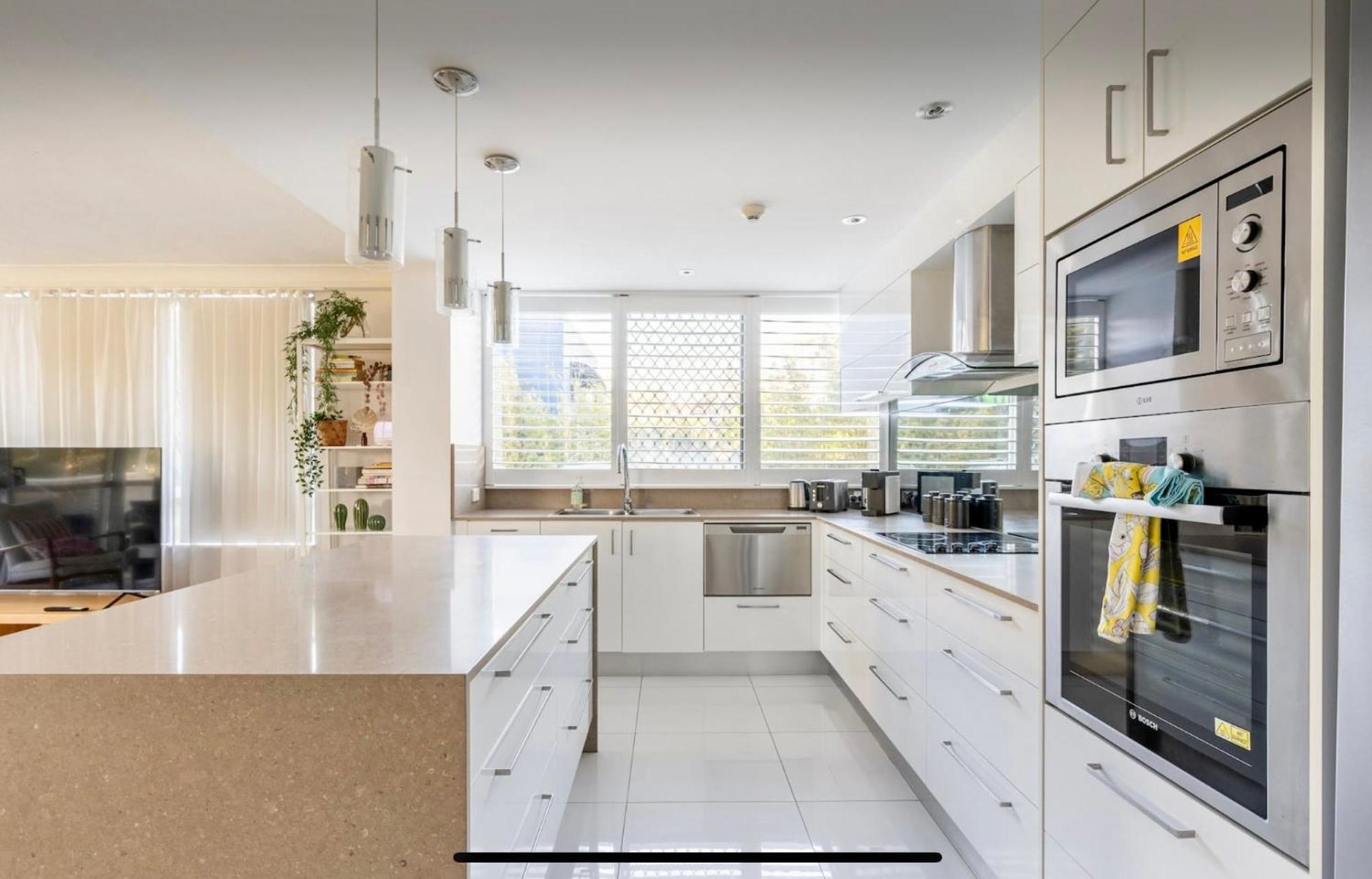 Beachside Beauty At Burleigh Pavilion! Apartment *