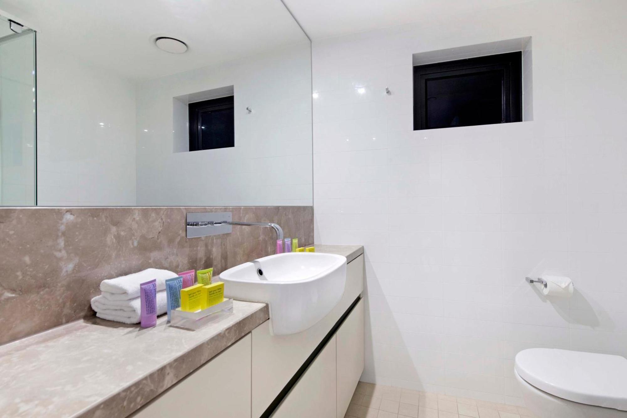 Soul Surfers Paradise: Oceanview Oasis Apartment Gold Coast