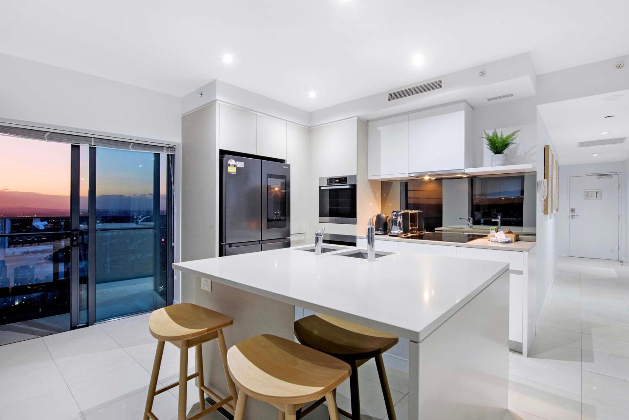 Soul Surfers Paradise: Oceanview Oasis Apartment Gold Coast