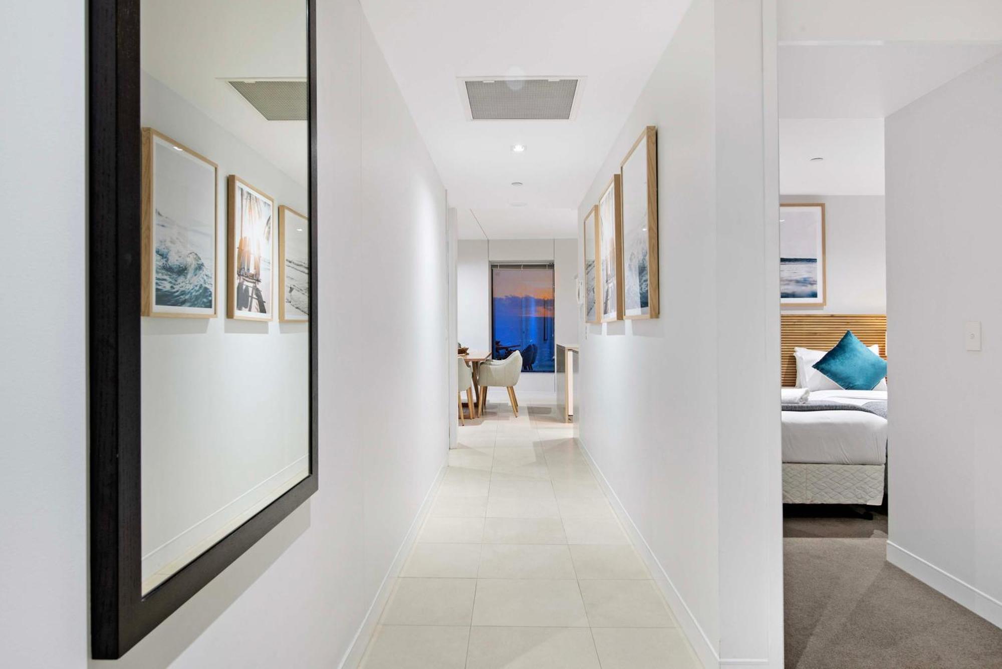 Soul Surfers Paradise: Oceanview Oasis Apartment