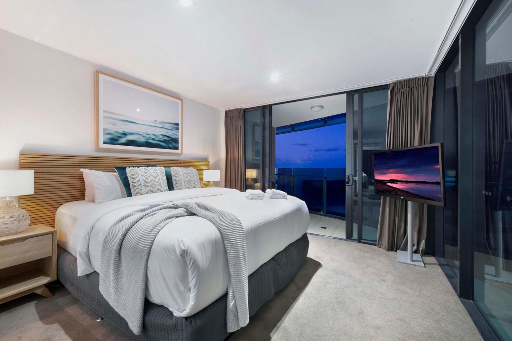 Soul Surfers Paradise: Oceanview Oasis