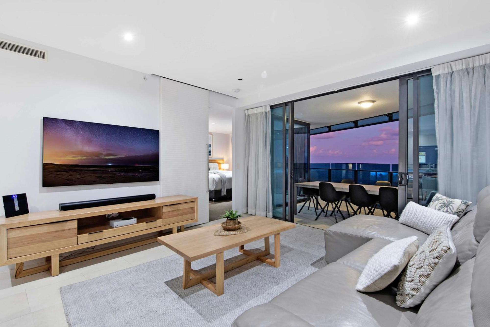 Soul Surfers Paradise: Oceanview Oasis Apartment Gold Coast