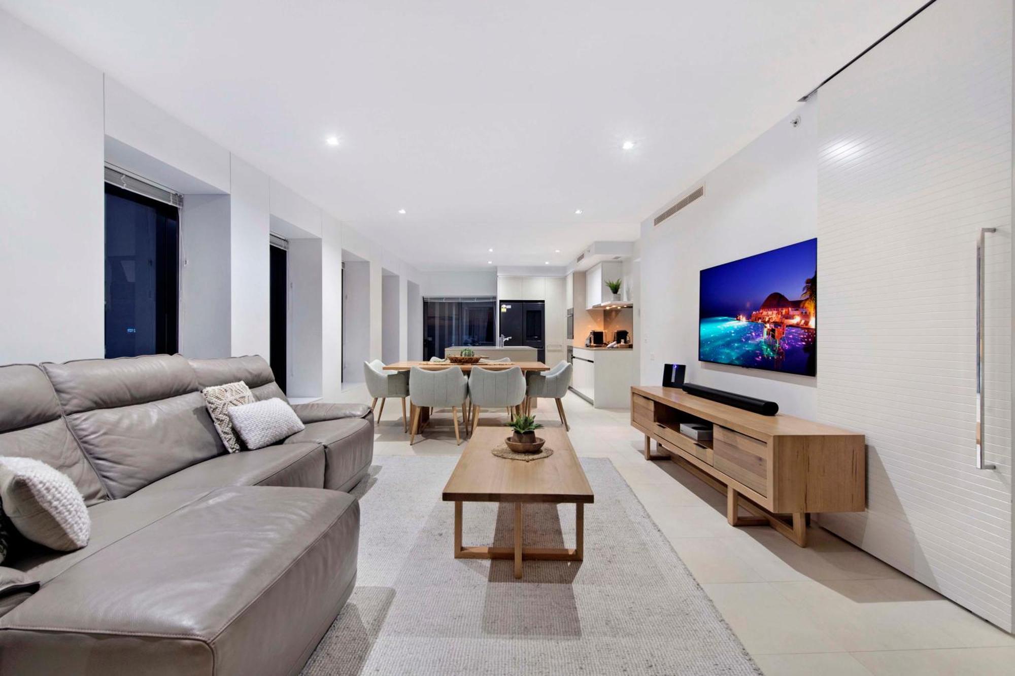 Soul Surfers Paradise: Oceanview Oasis Gold Coast