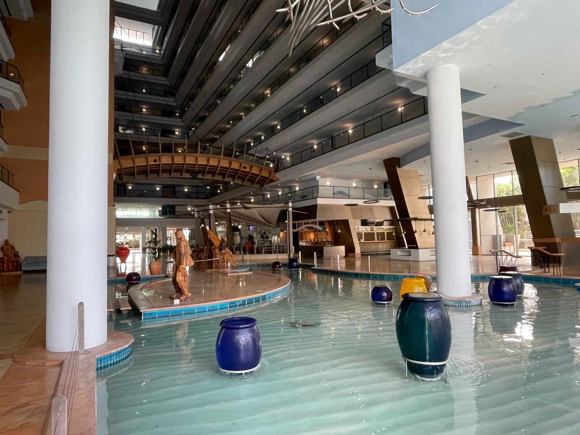 Crown Towers Apartment *