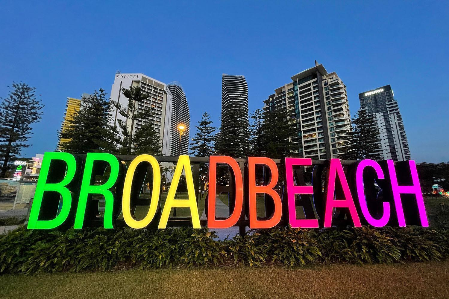 Luxurious Seaside 4br Skyhome With Panoramic Views *