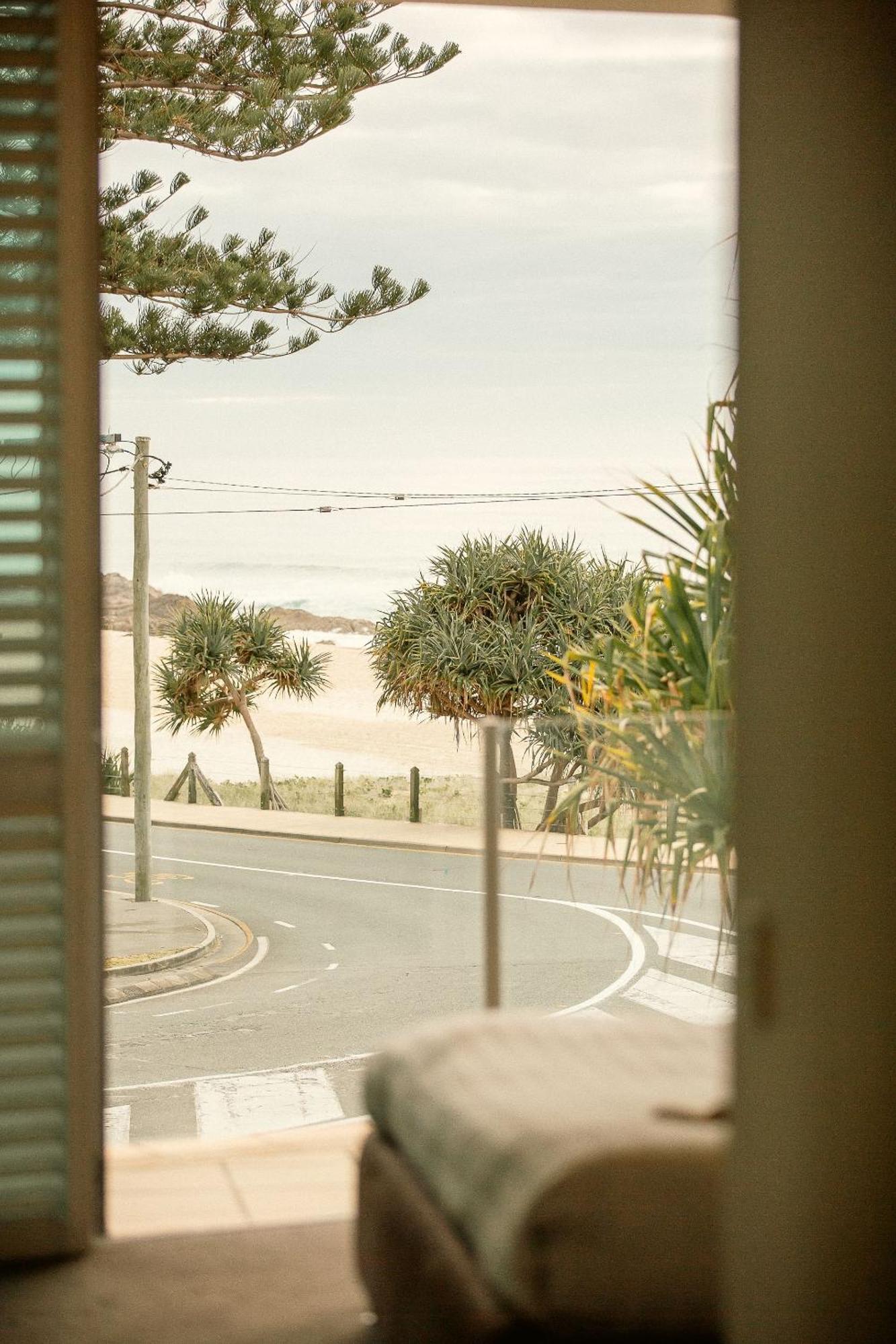 Waves 203 On Currumbin *