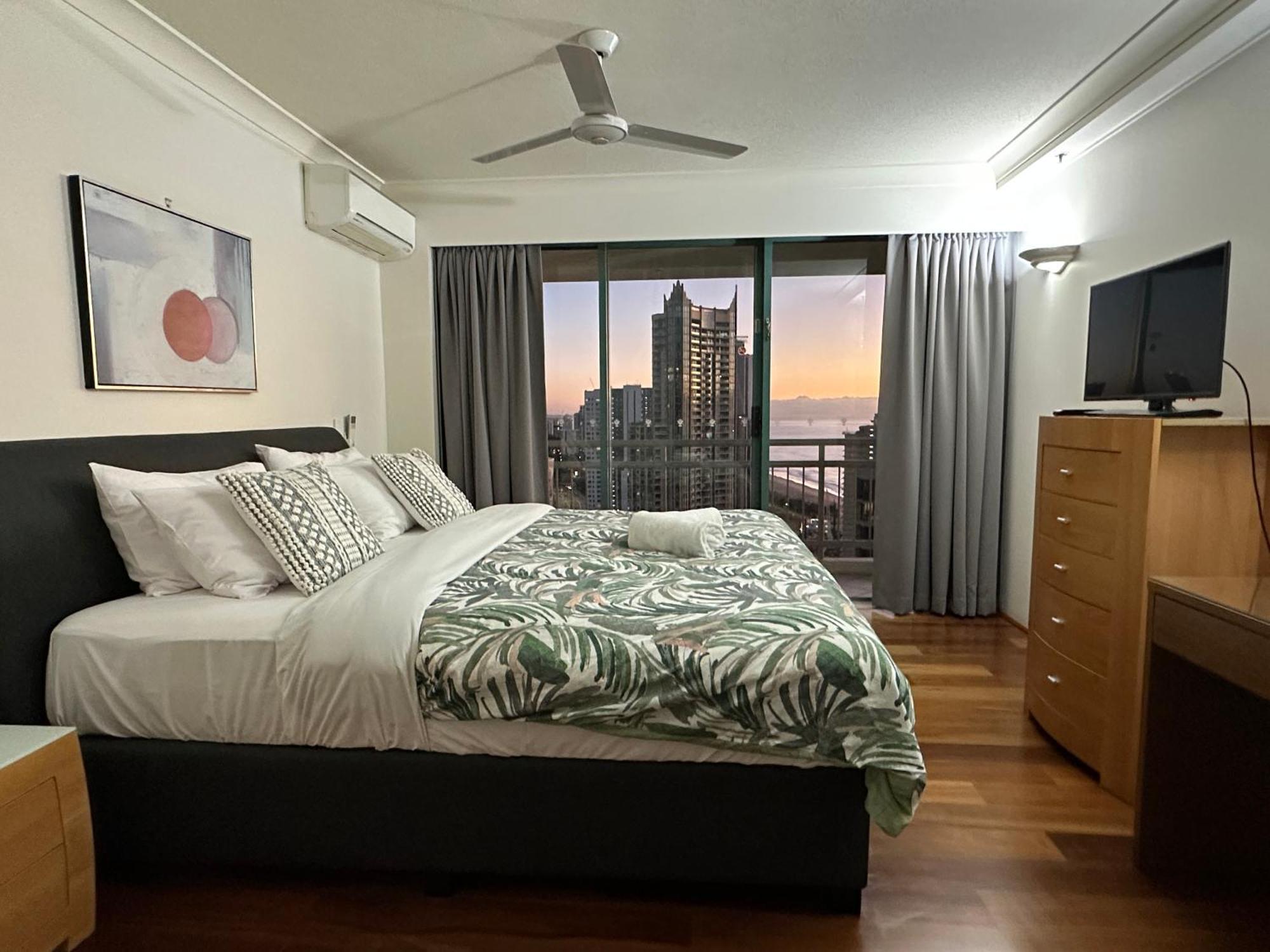 Crown Towers Apartment
