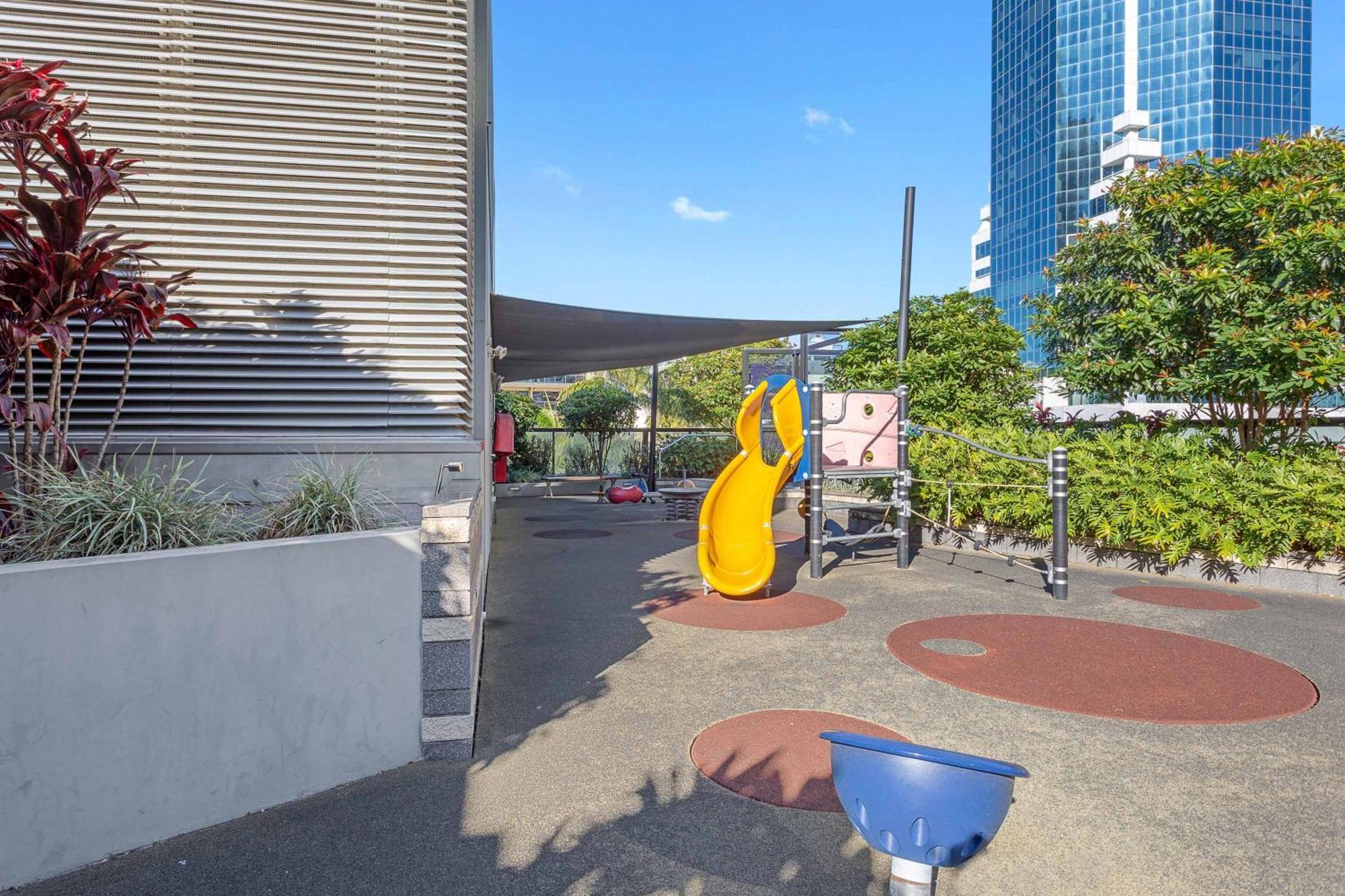 Circle On Cavill Aparthotel
