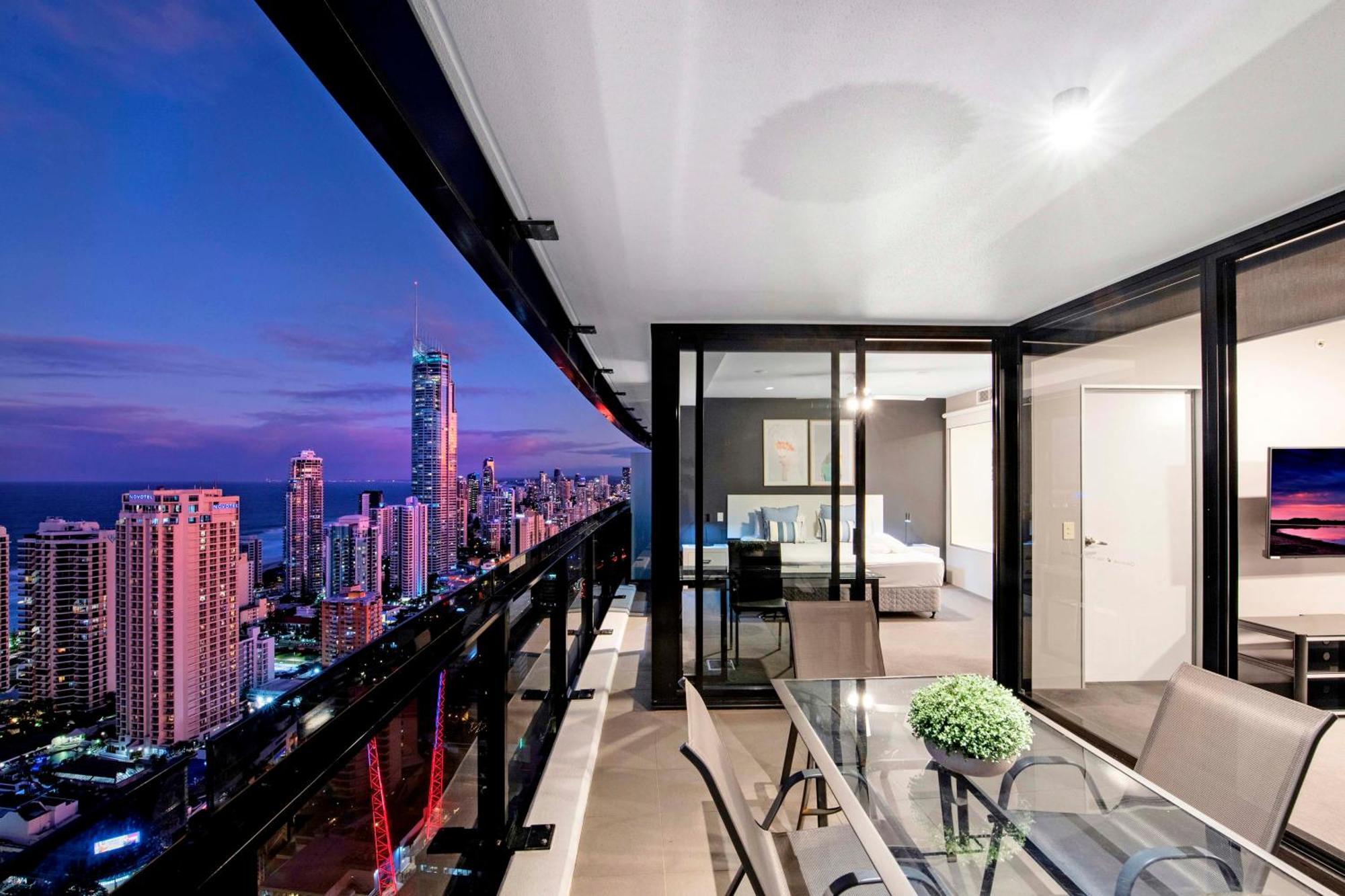 Ocean View With Balcony - Circle On Cavill - Location! - Self Contained & Privately Managed Apartment